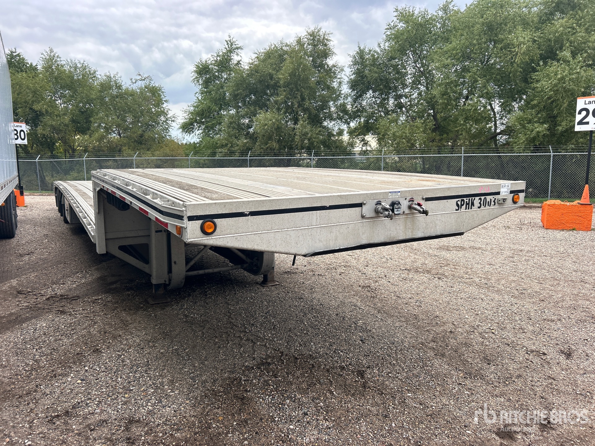 2018 Mac 53 ft T/A Spread Axle