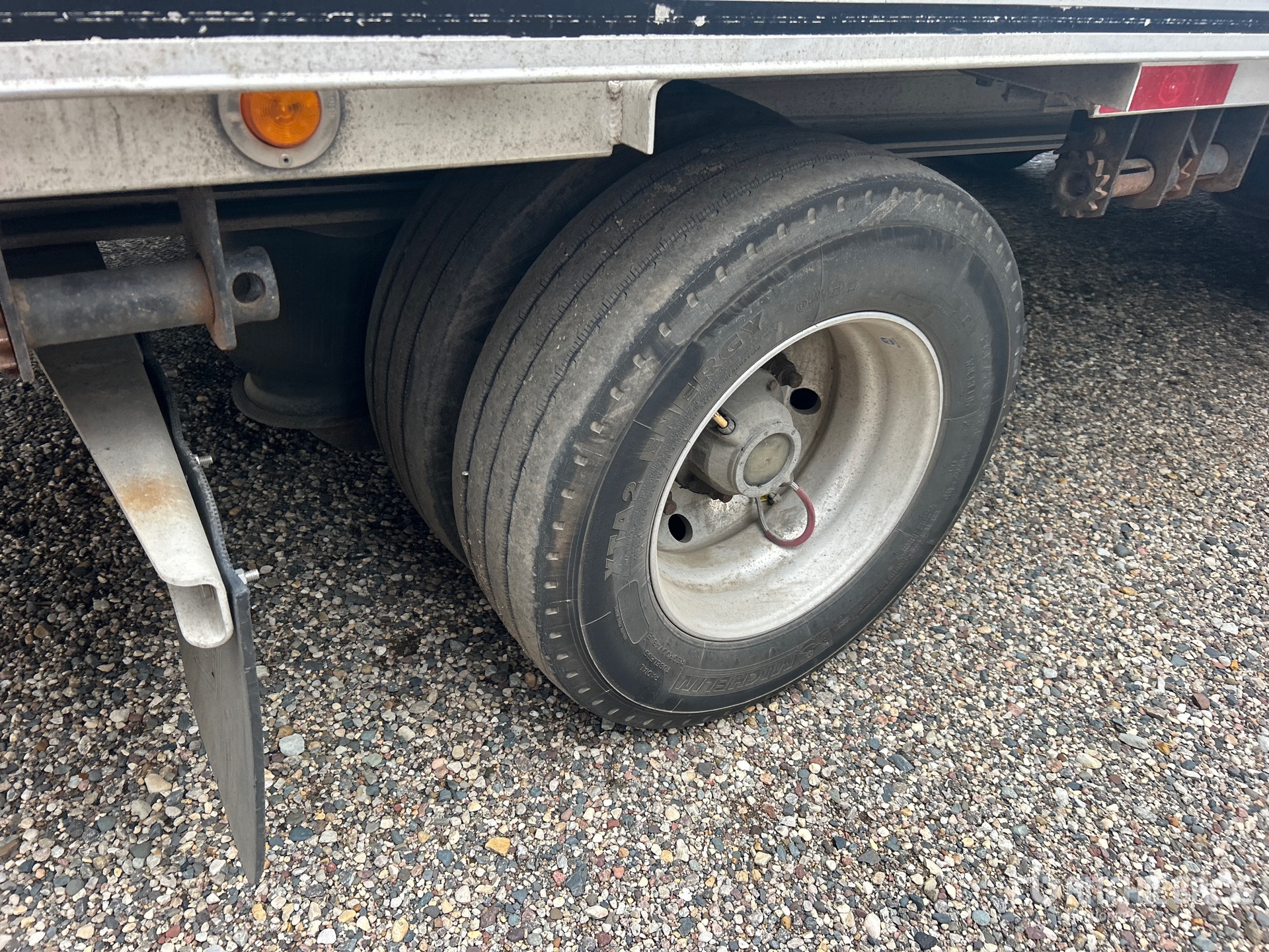 2018 Mac 53 ft T/A Spread Axle