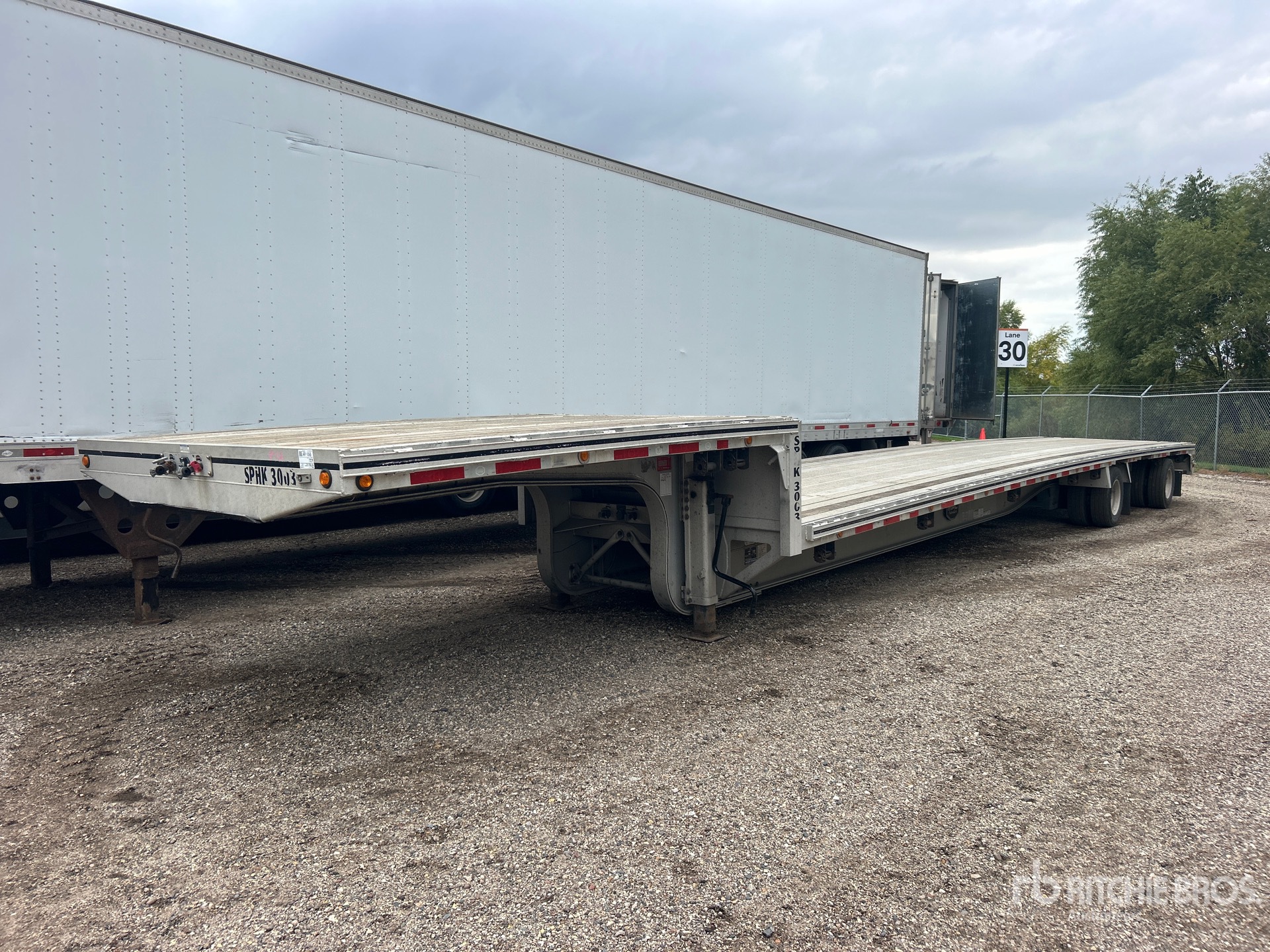 2018 Mac 53 ft T/A Spread Axle