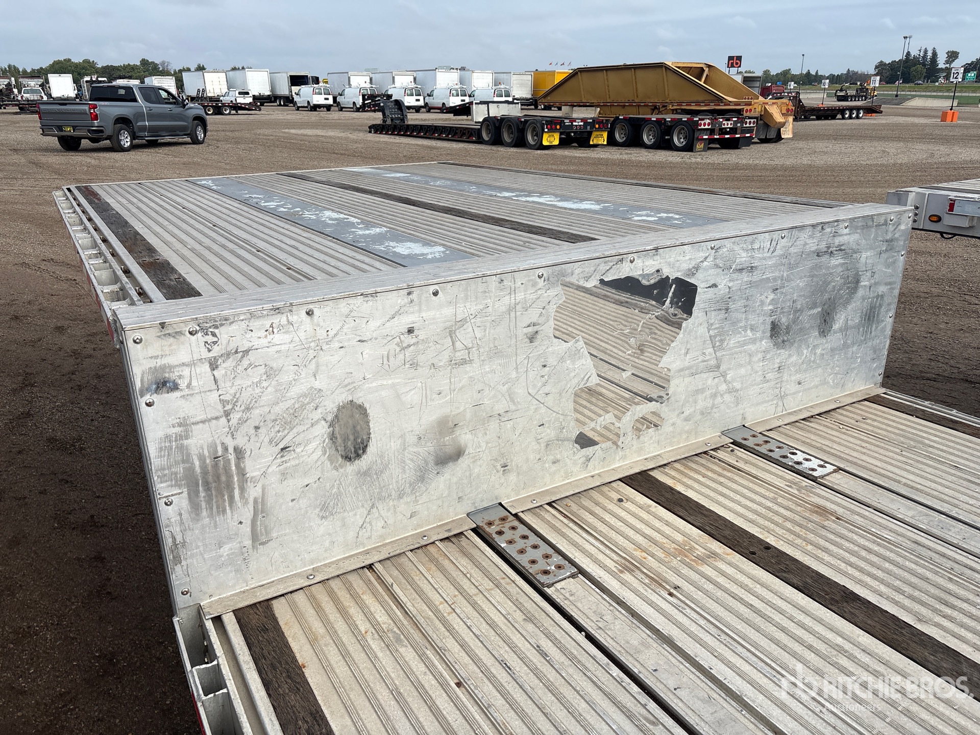 2018 Reitnouer 53 ft T/A Spread Axle