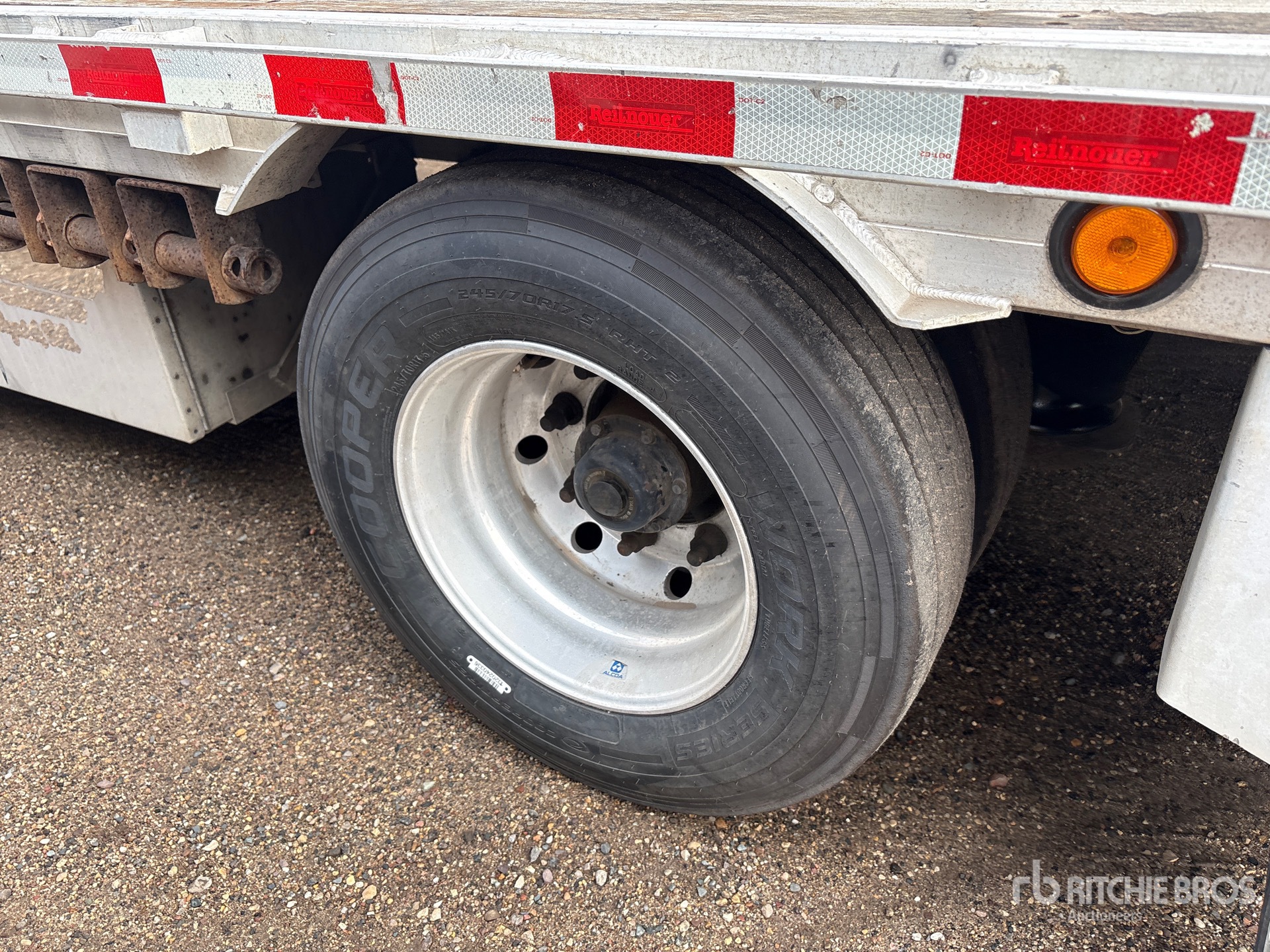 2018 Reitnouer 53 ft T/A Spread Axle