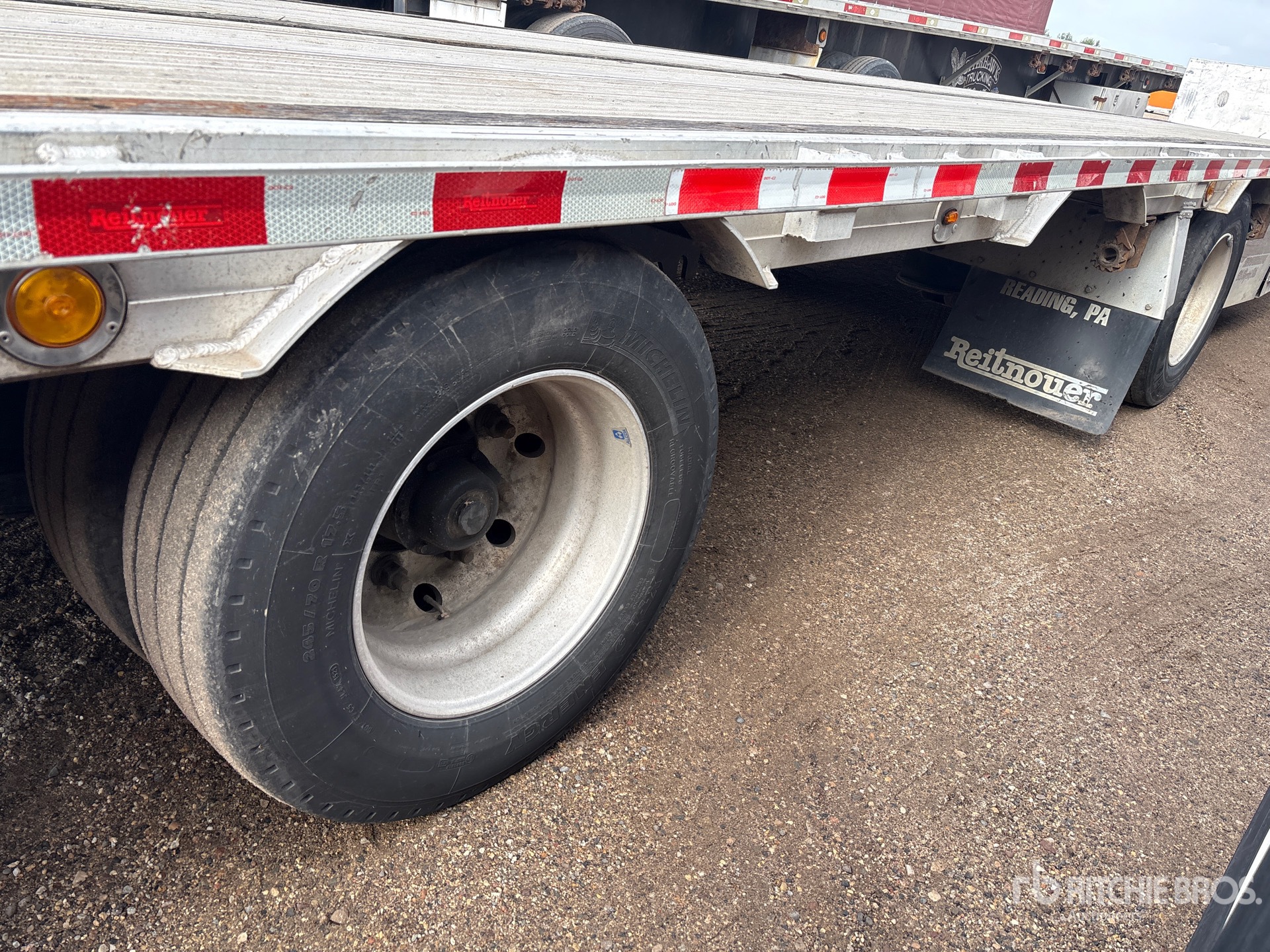 2018 Reitnouer 53 ft T/A Spread Axle