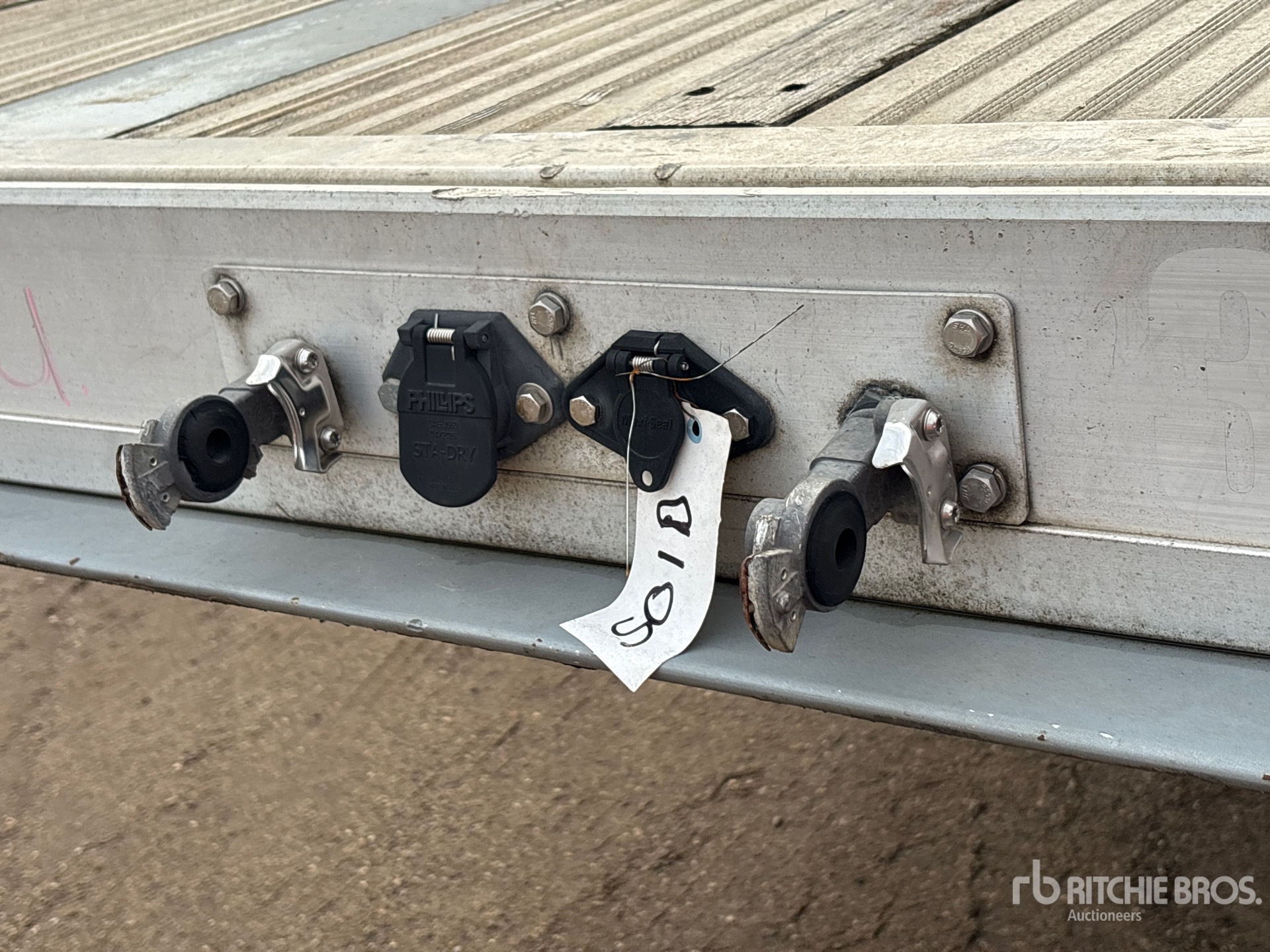 2018 Reitnouer 53 ft T/A Spread Axle