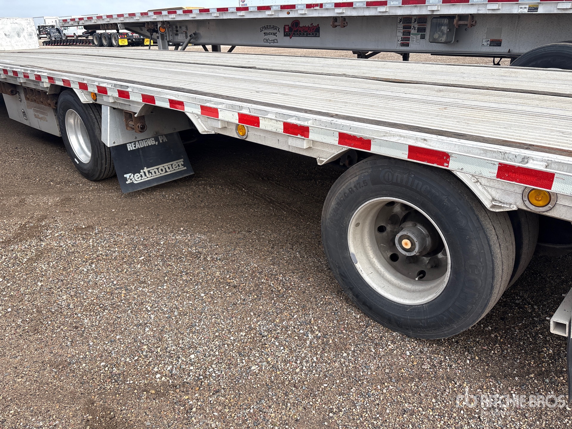 2018 Reitnouer 53 ft T/A Spread Axle