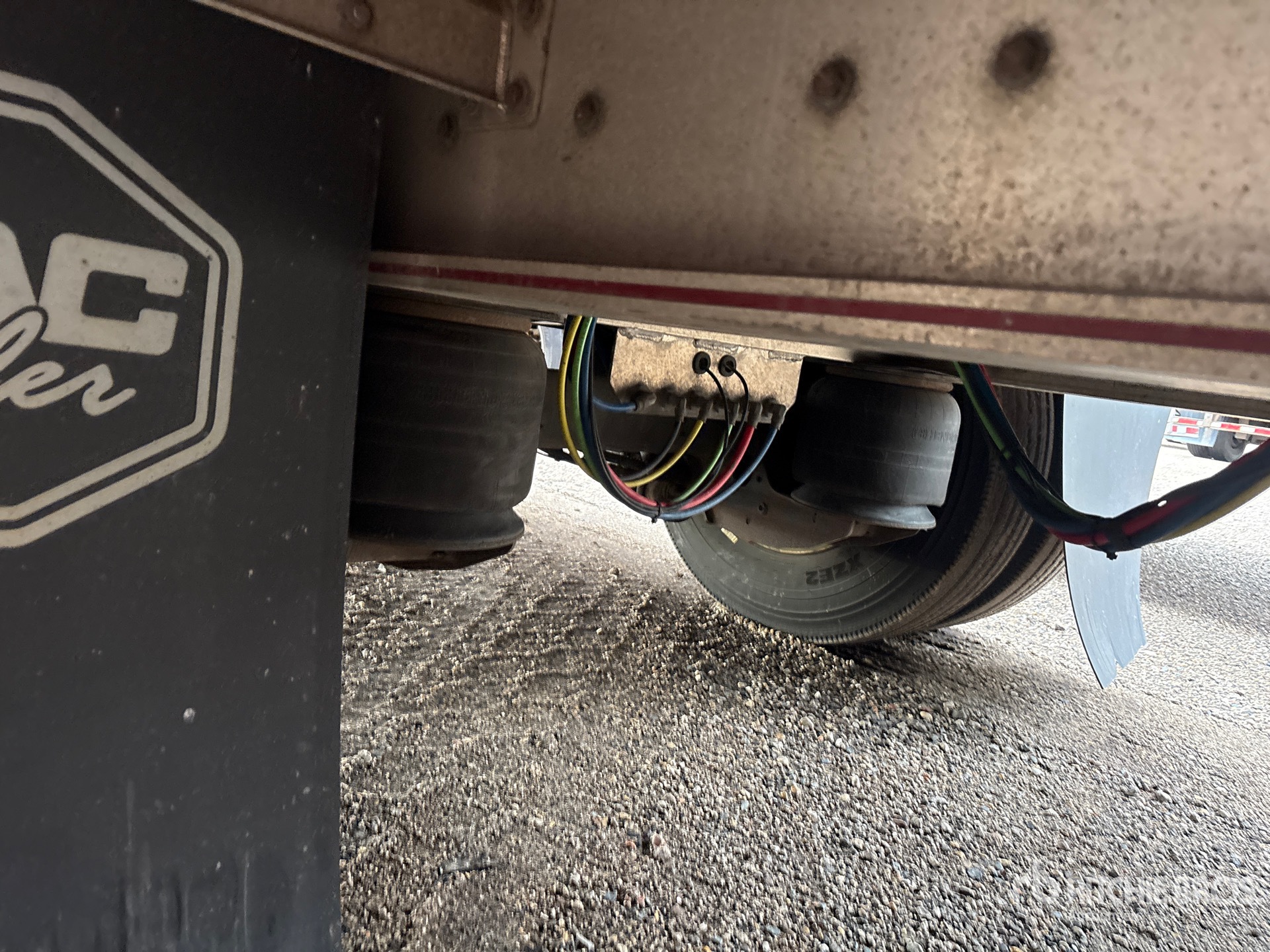 2020 Mac 53 ft T/A Spread Axle