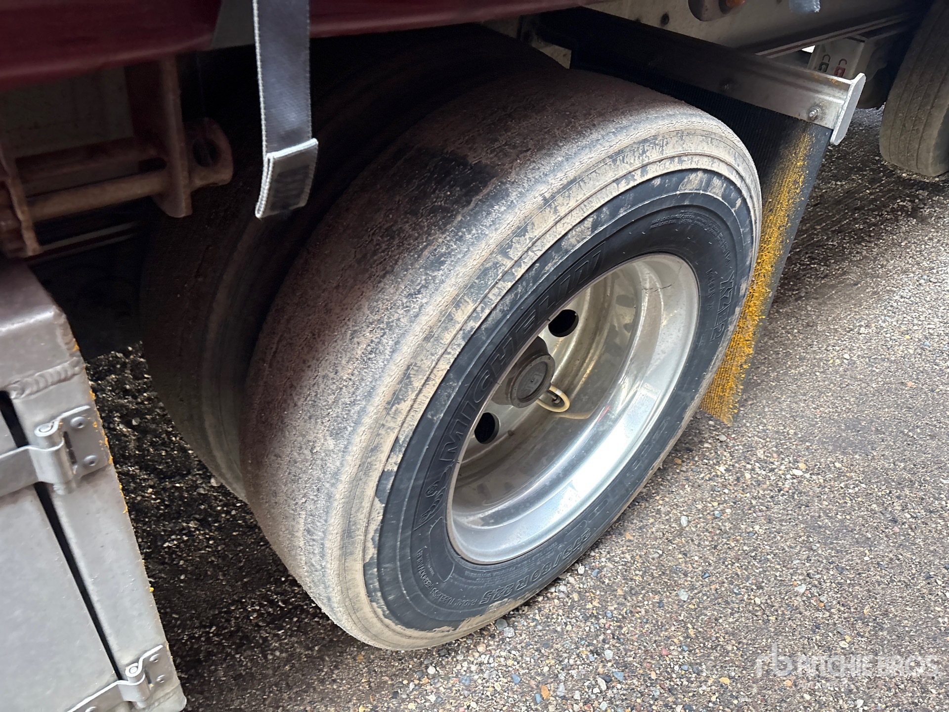 2020 Mac 53 ft T/A Spread Axle