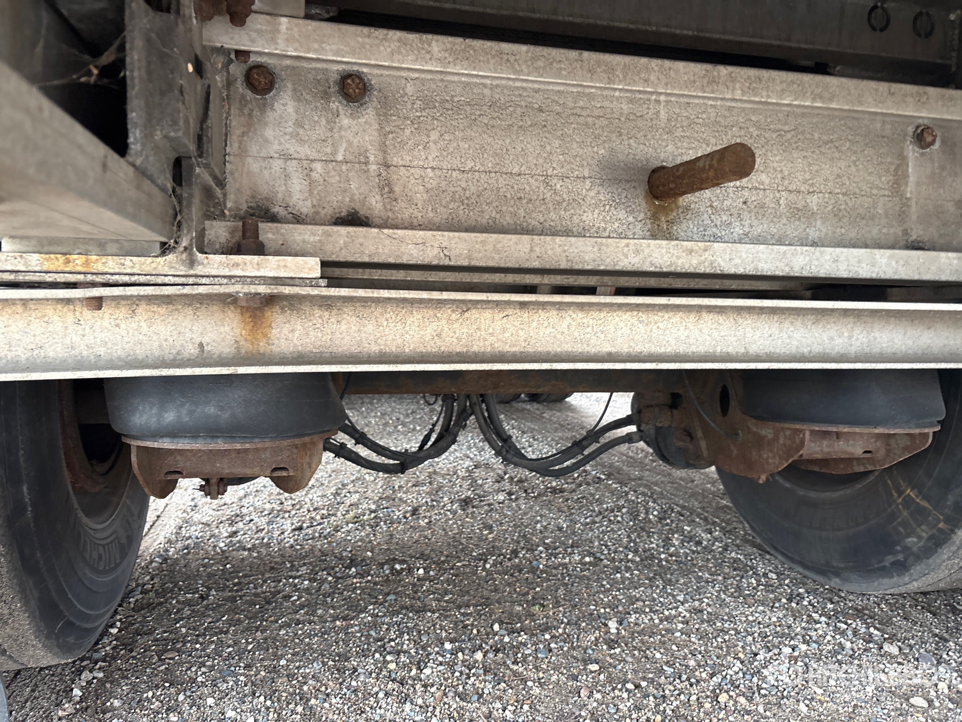 2020 Mac 53 ft T/A Spread Axle