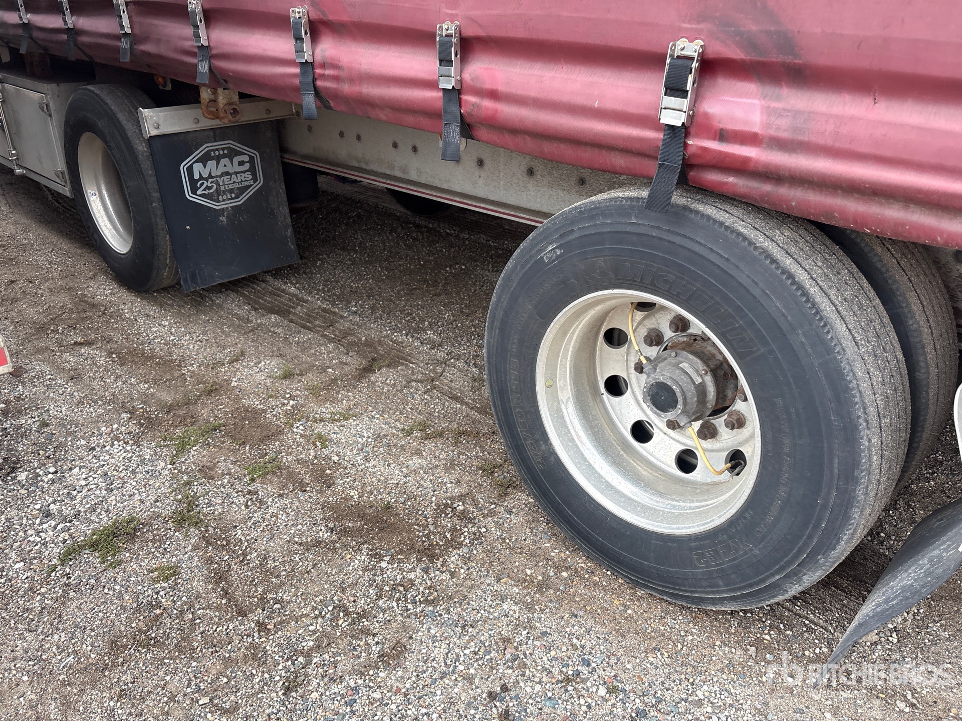 2020 Mac 53 ft T/A Spread Axle