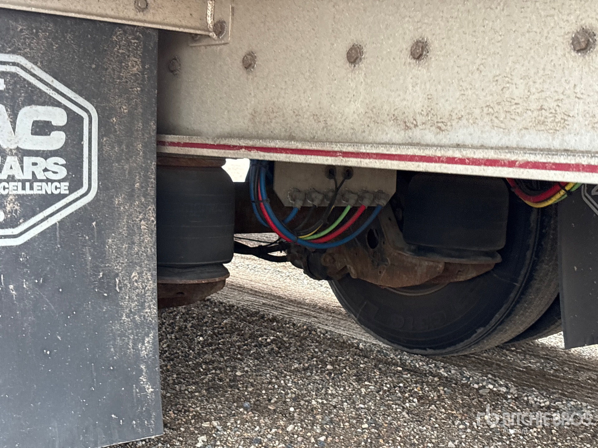 2020 Mac 53 ft T/A Spread Axle