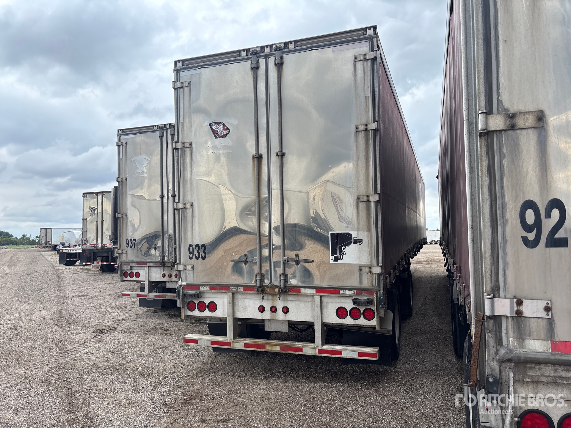 2020 Mac 53 ft T/A Spread Axle