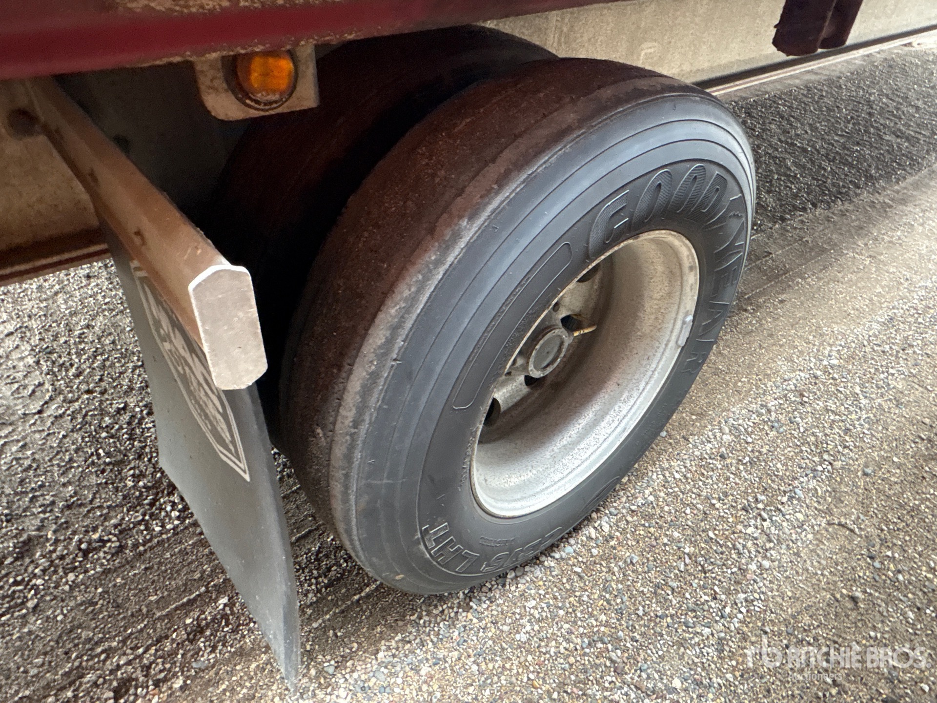 2020 Mac 53 ft T/A Spread Axle