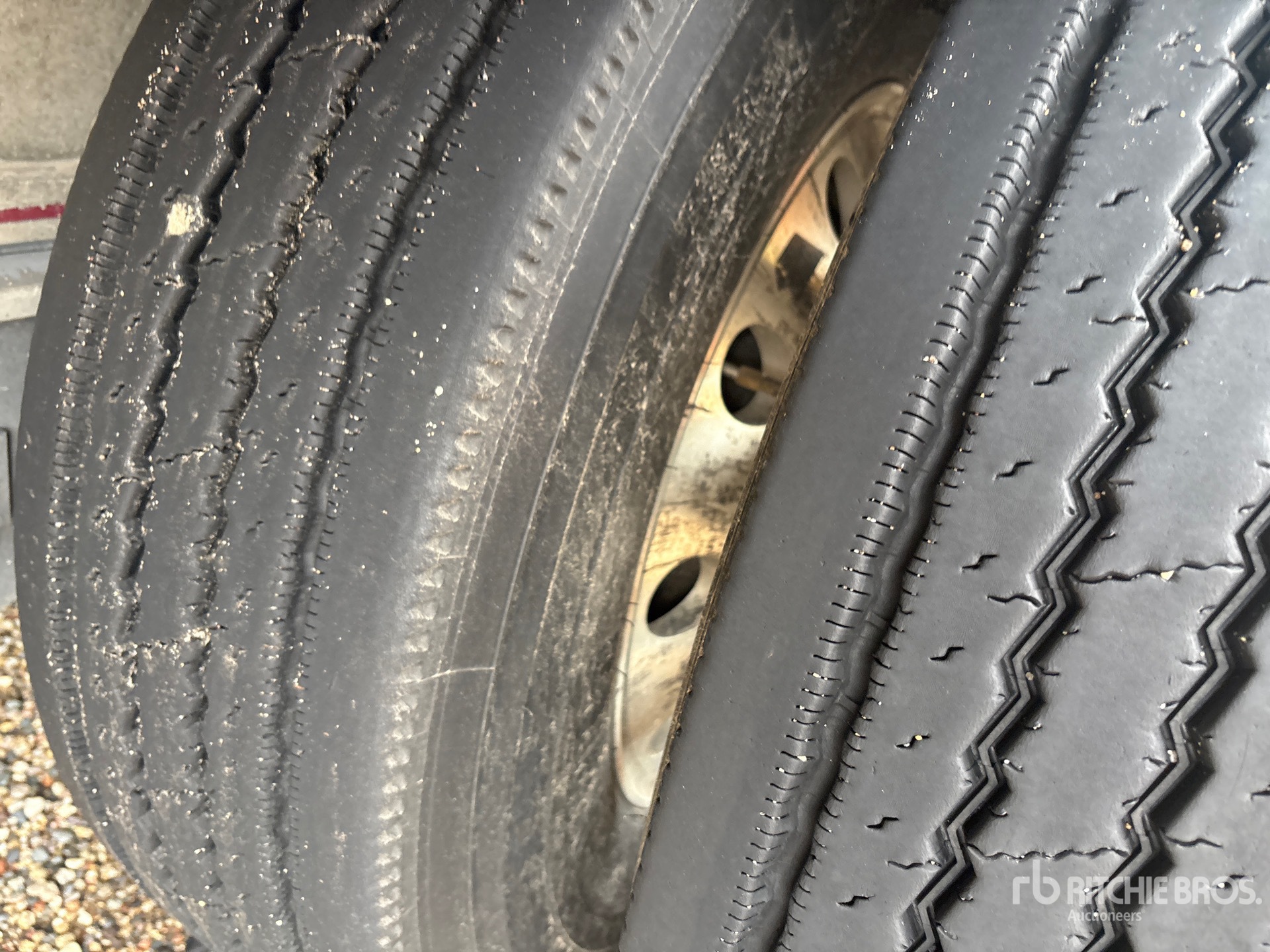 2020 Mac 53 ft T/A Spread Axle