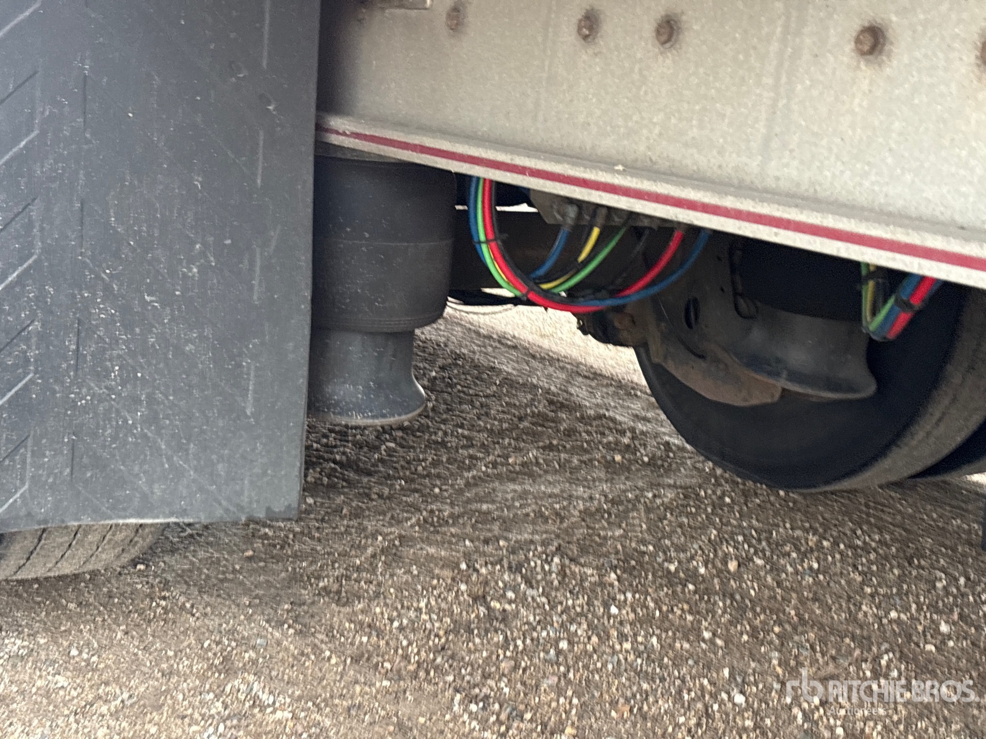 2020 Mac 53 ft T/A Spread Axle