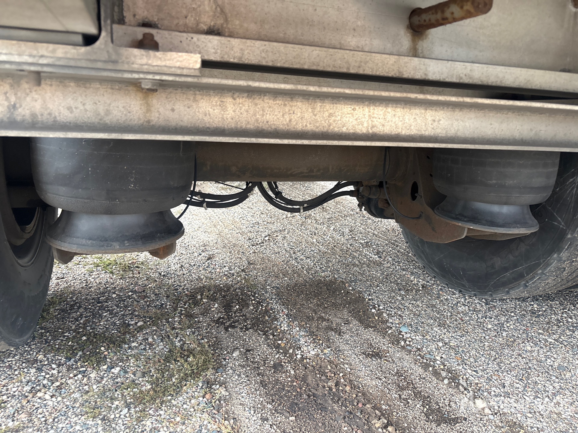 2020 Mac 53 ft T/A Spread Axle