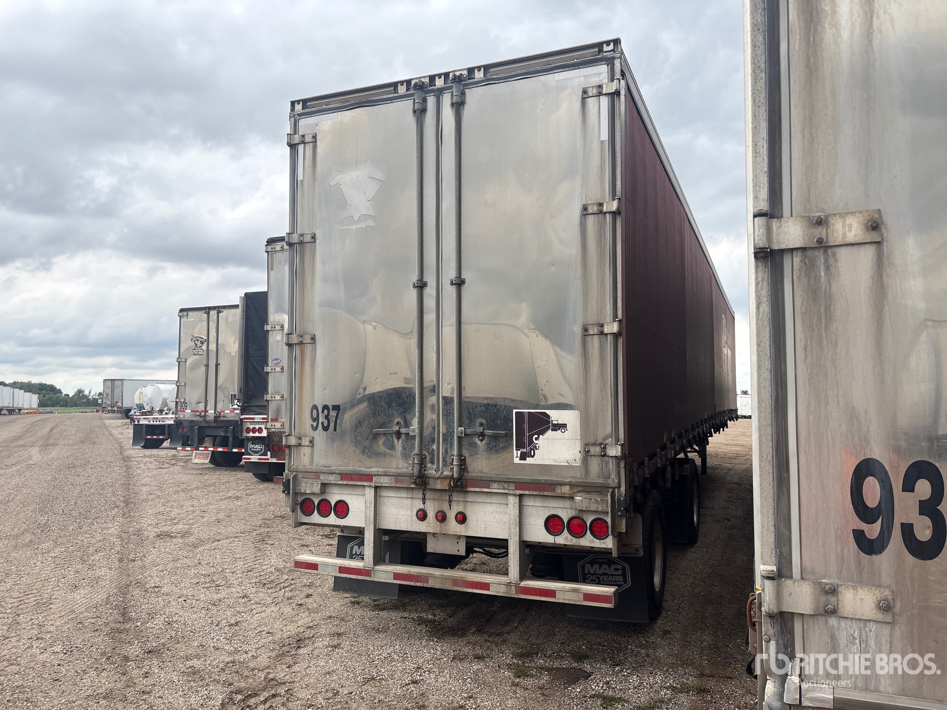 2020 Mac 53 ft T/A Spread Axle