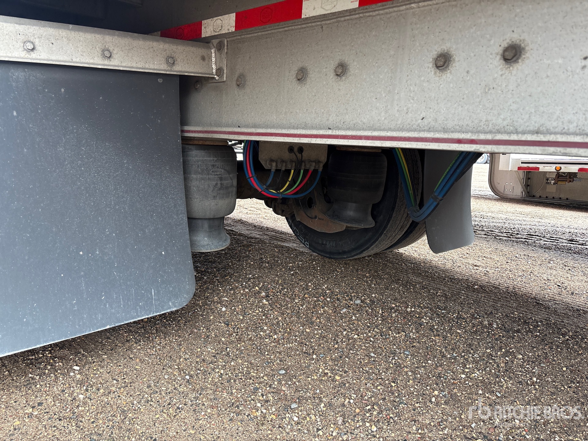 2020 Mac 53 ft T/A Spread Axle