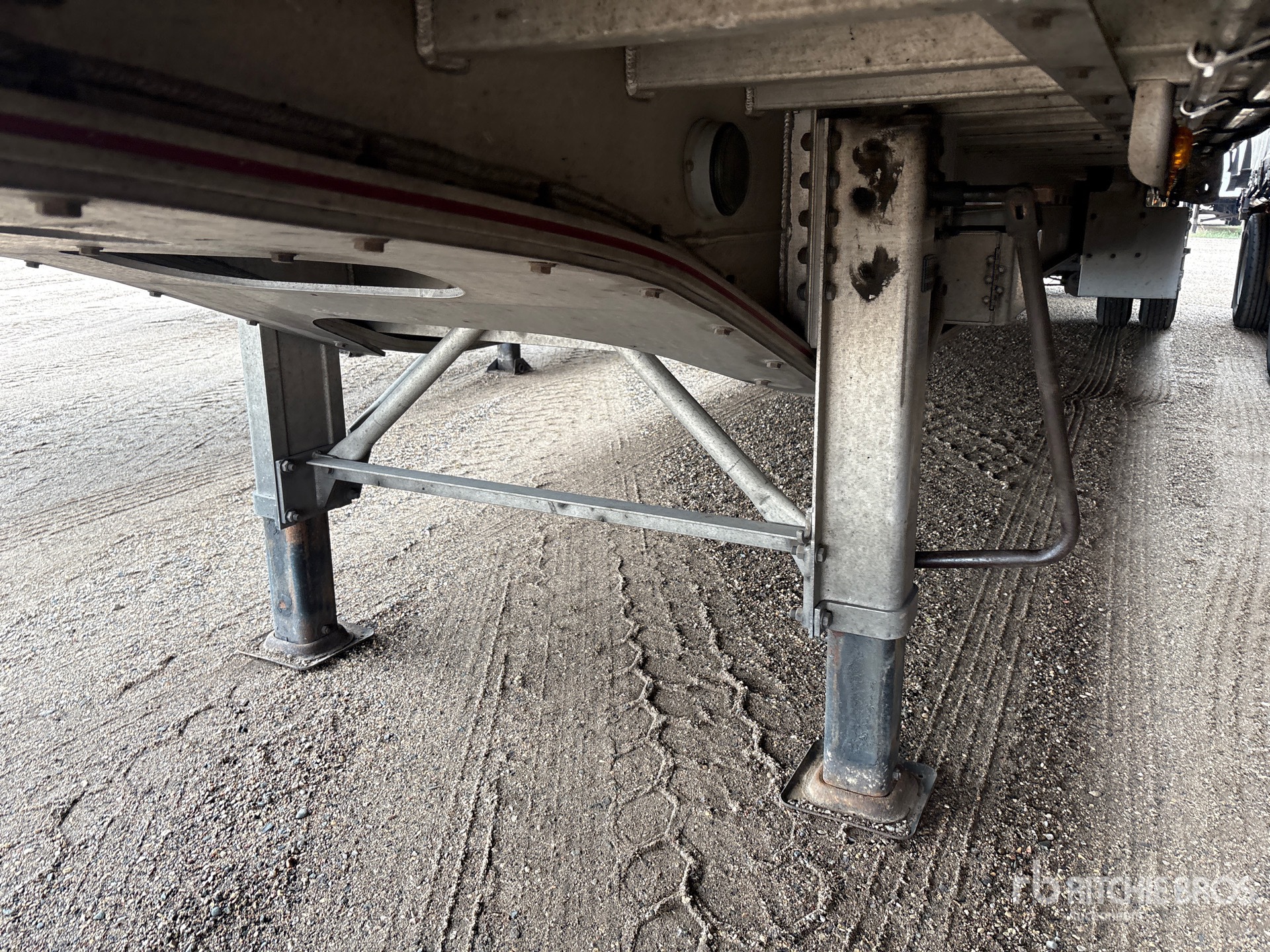 2020 Mac 53 ft T/A Spread Axle