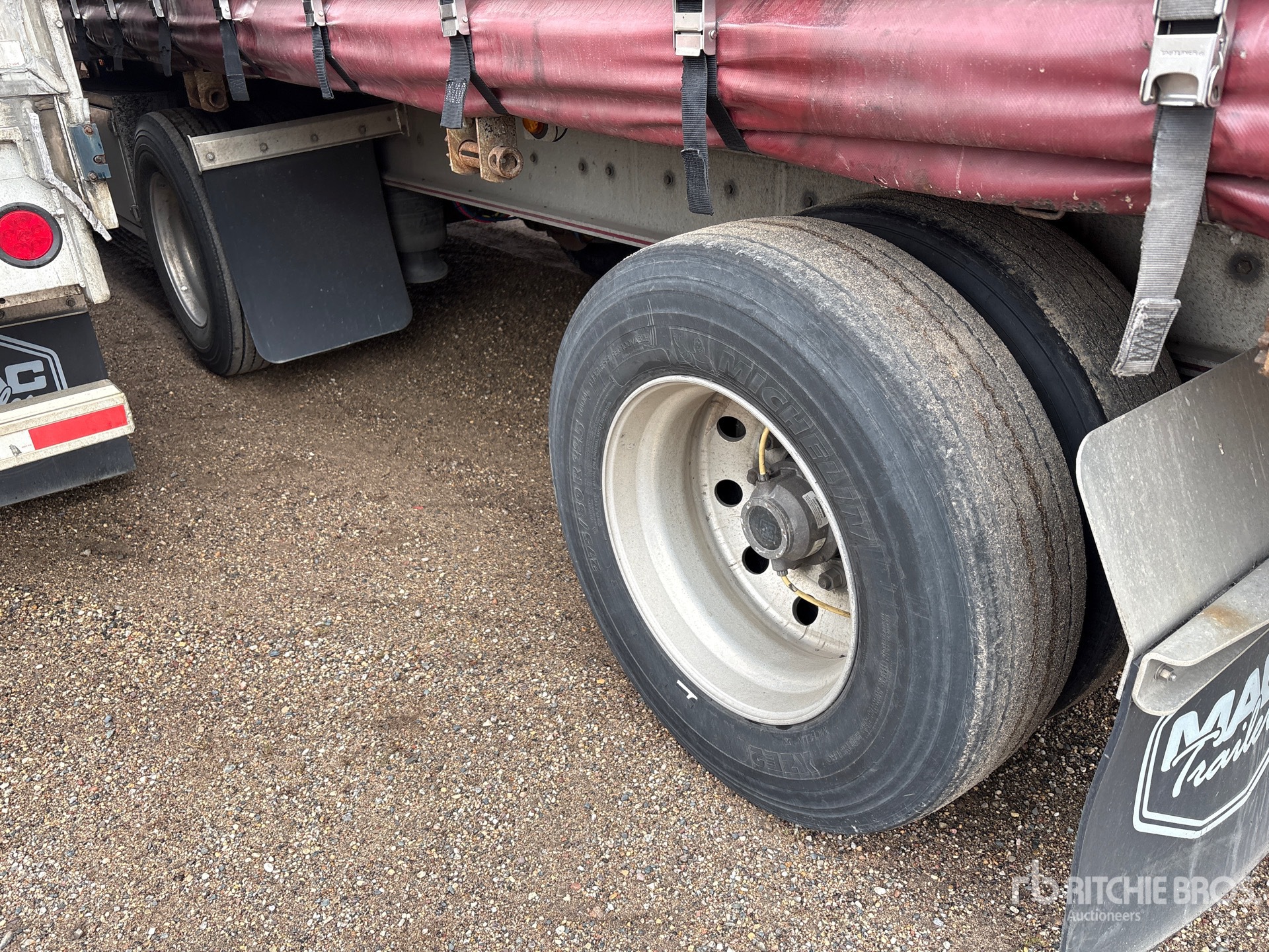 2020 Mac 53 ft T/A Spread Axle