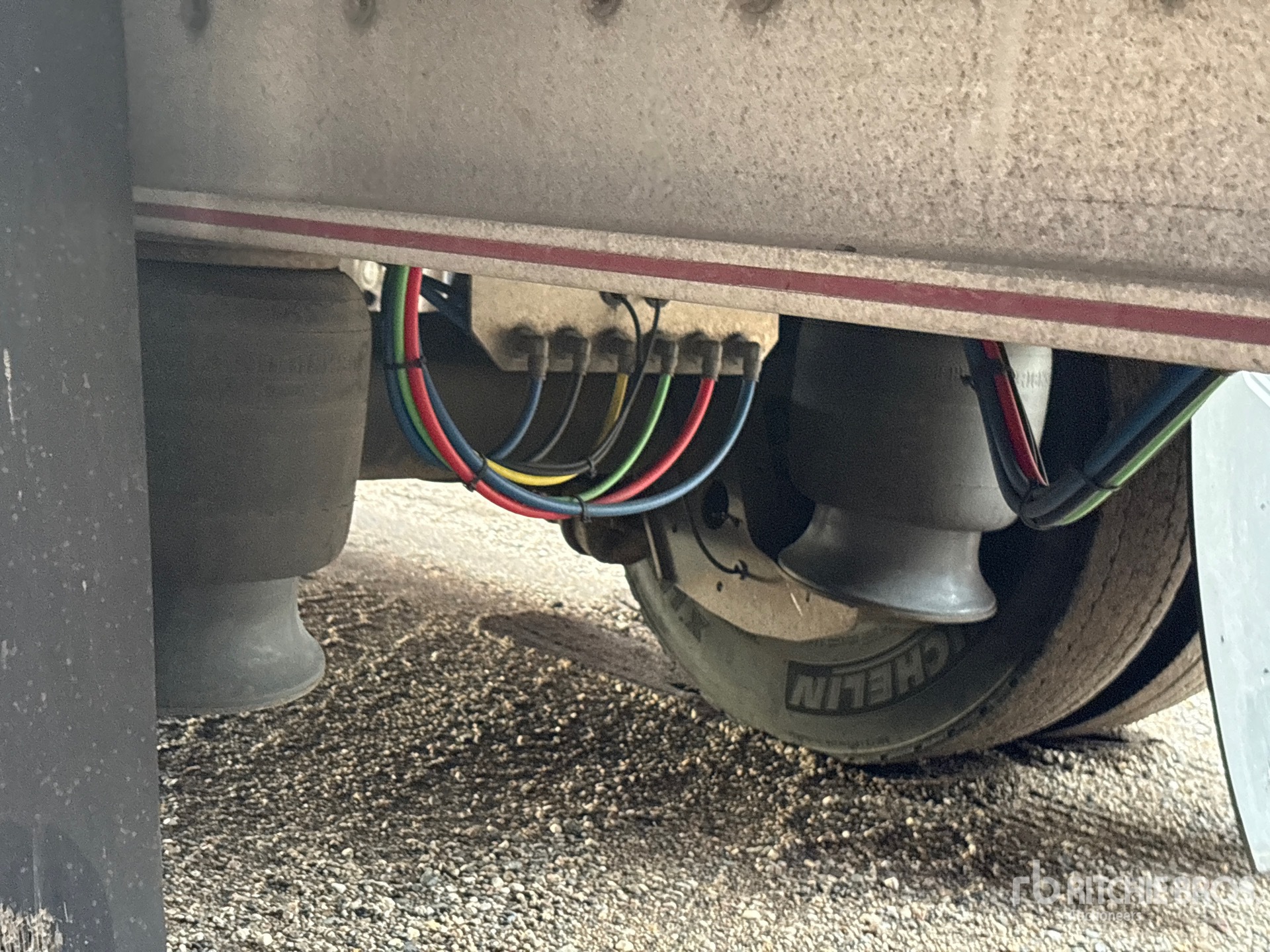 2020 Mac 53 ft T/A Spread Axle