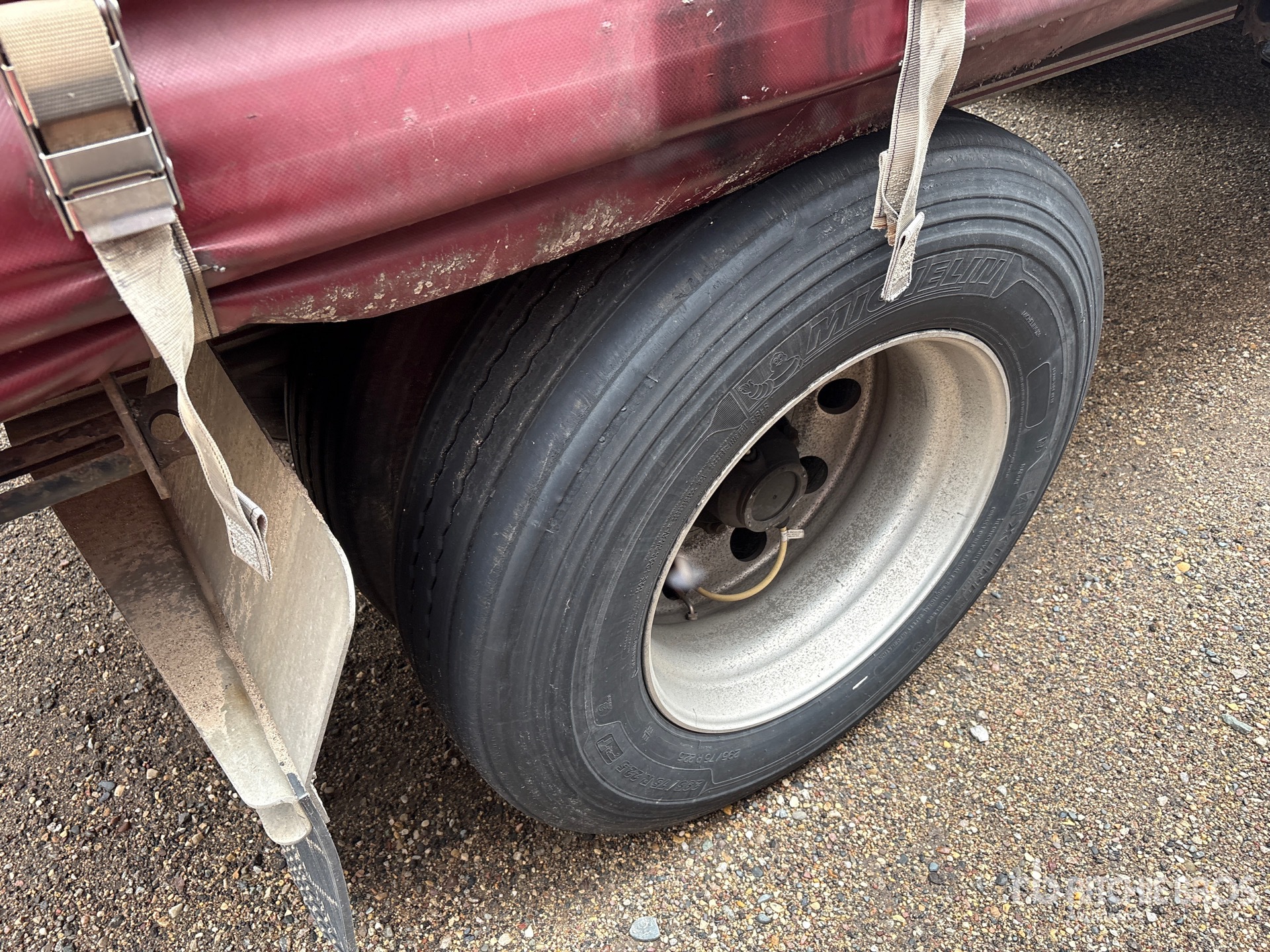 2020 Mac 53 ft T/A Spread Axle