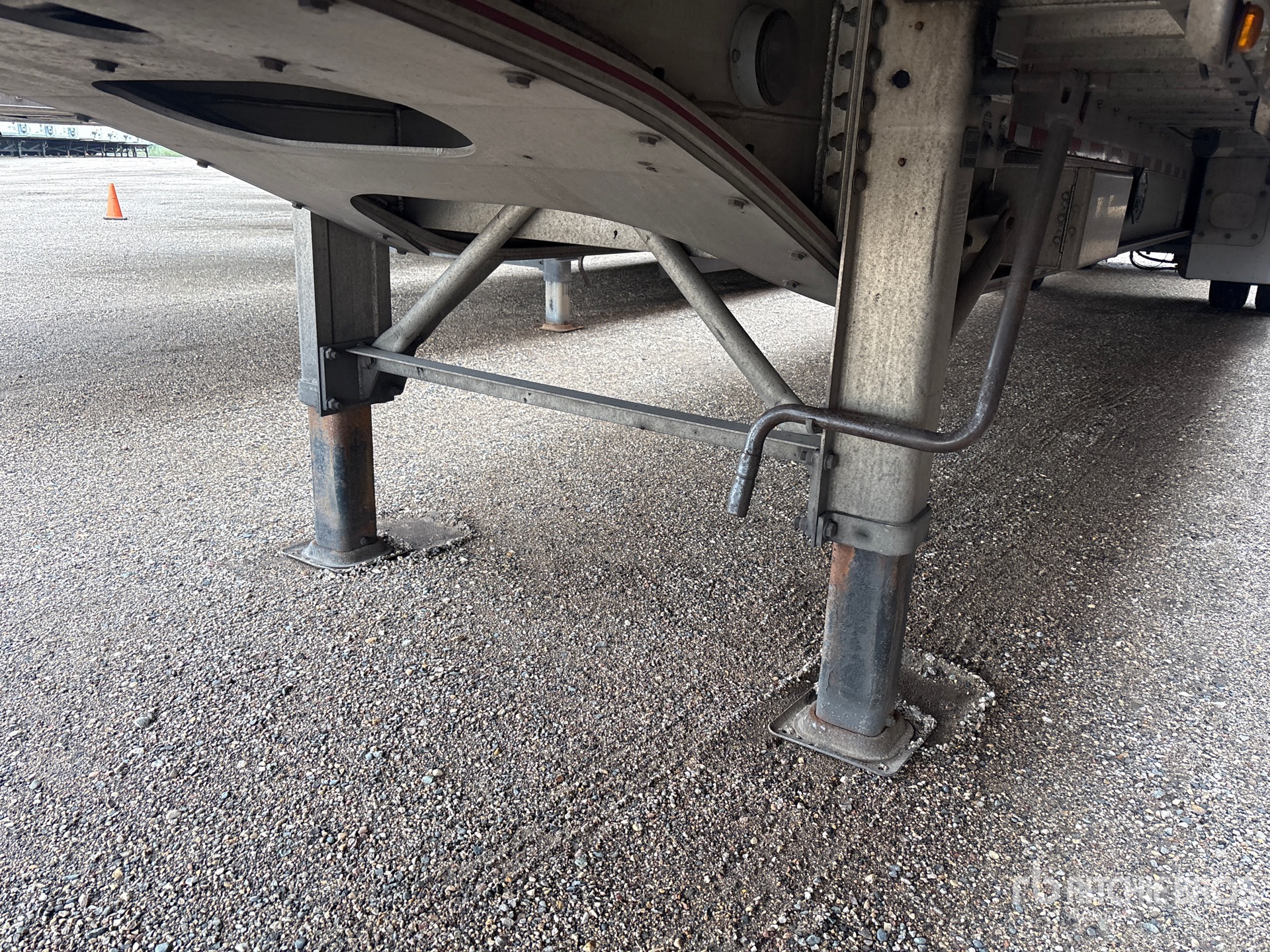 2020 Mac 53 ft T/A Spread Axle
