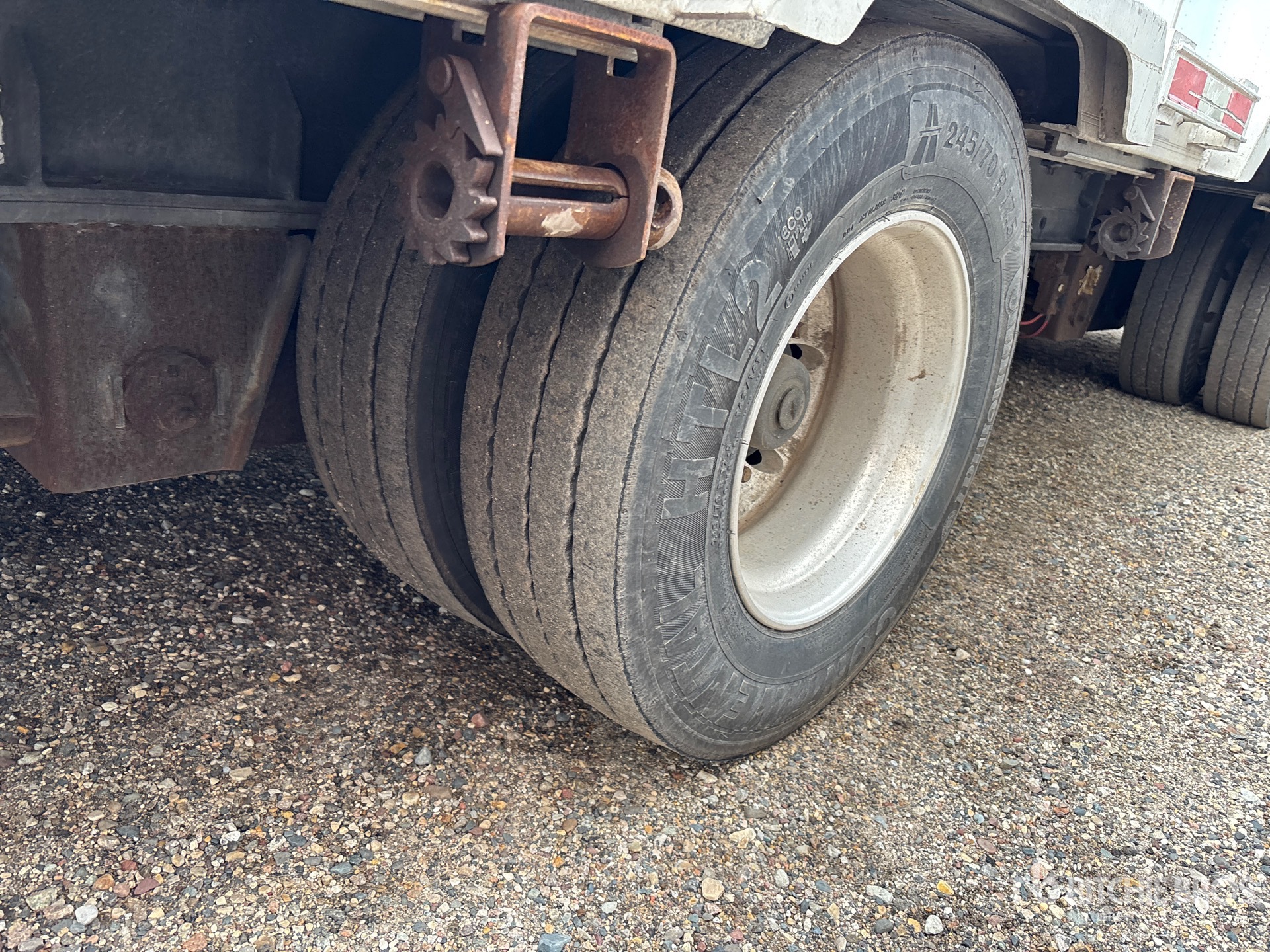 2014 Manac 53 ft T/A Spread Axle