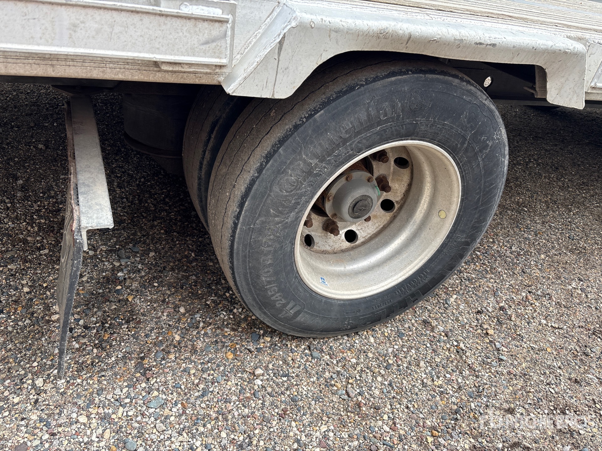2014 Manac 53 ft T/A Spread Axle