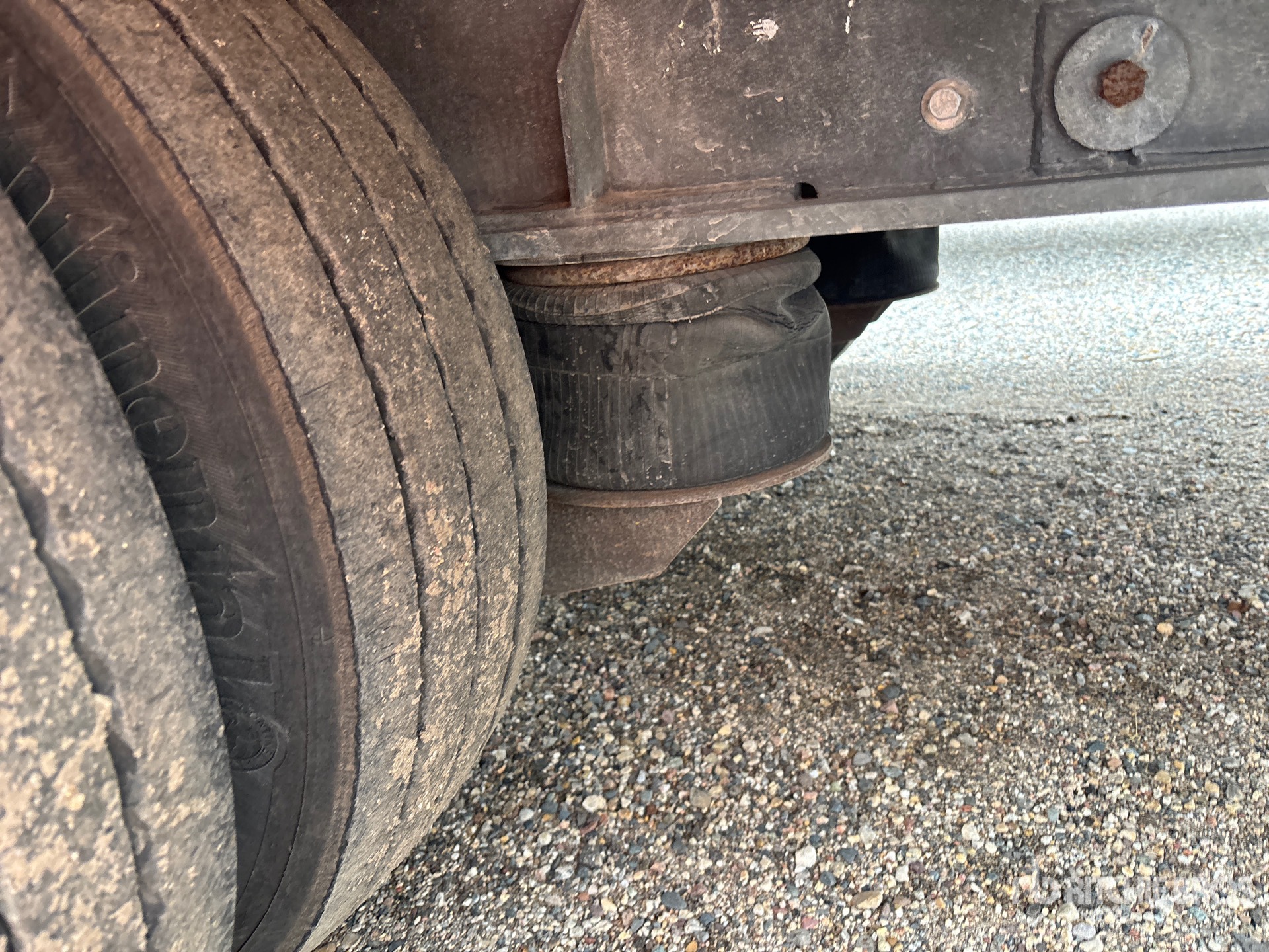 2014 Manac 53 ft T/A Spread Axle