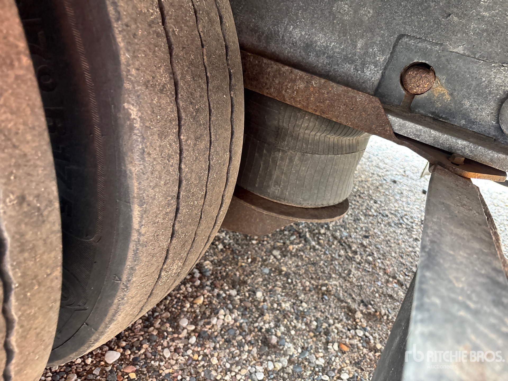 2014 Manac 53 ft T/A Spread Axle