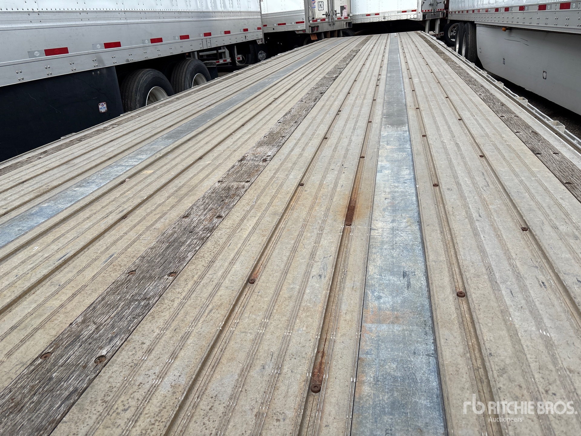 2014 Manac 53 ft T/A Spread Axle