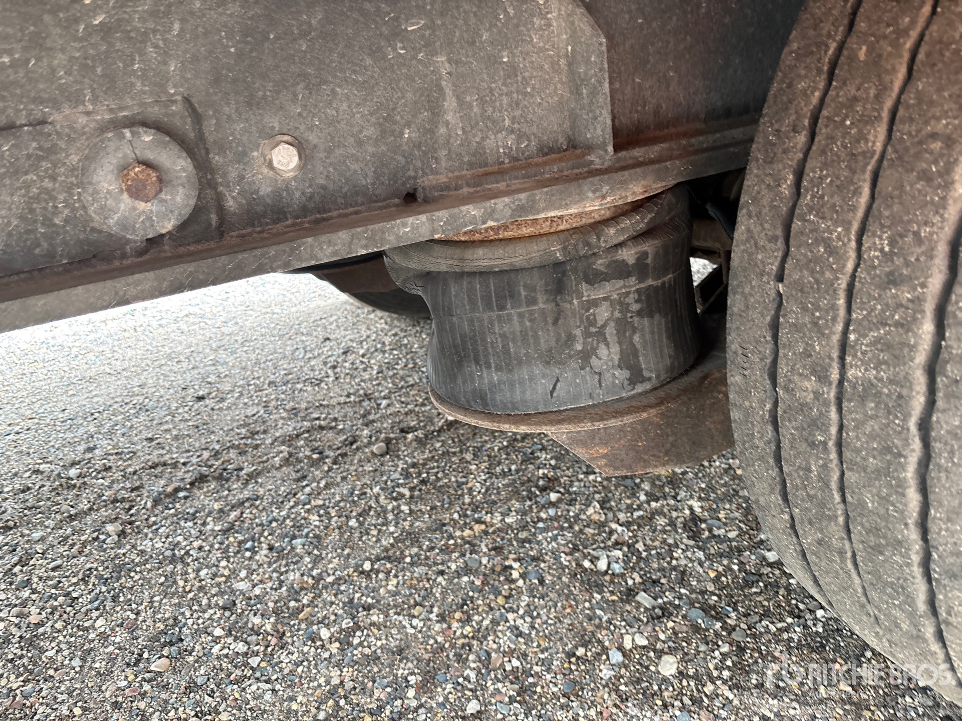 2014 Manac 53 ft T/A Spread Axle