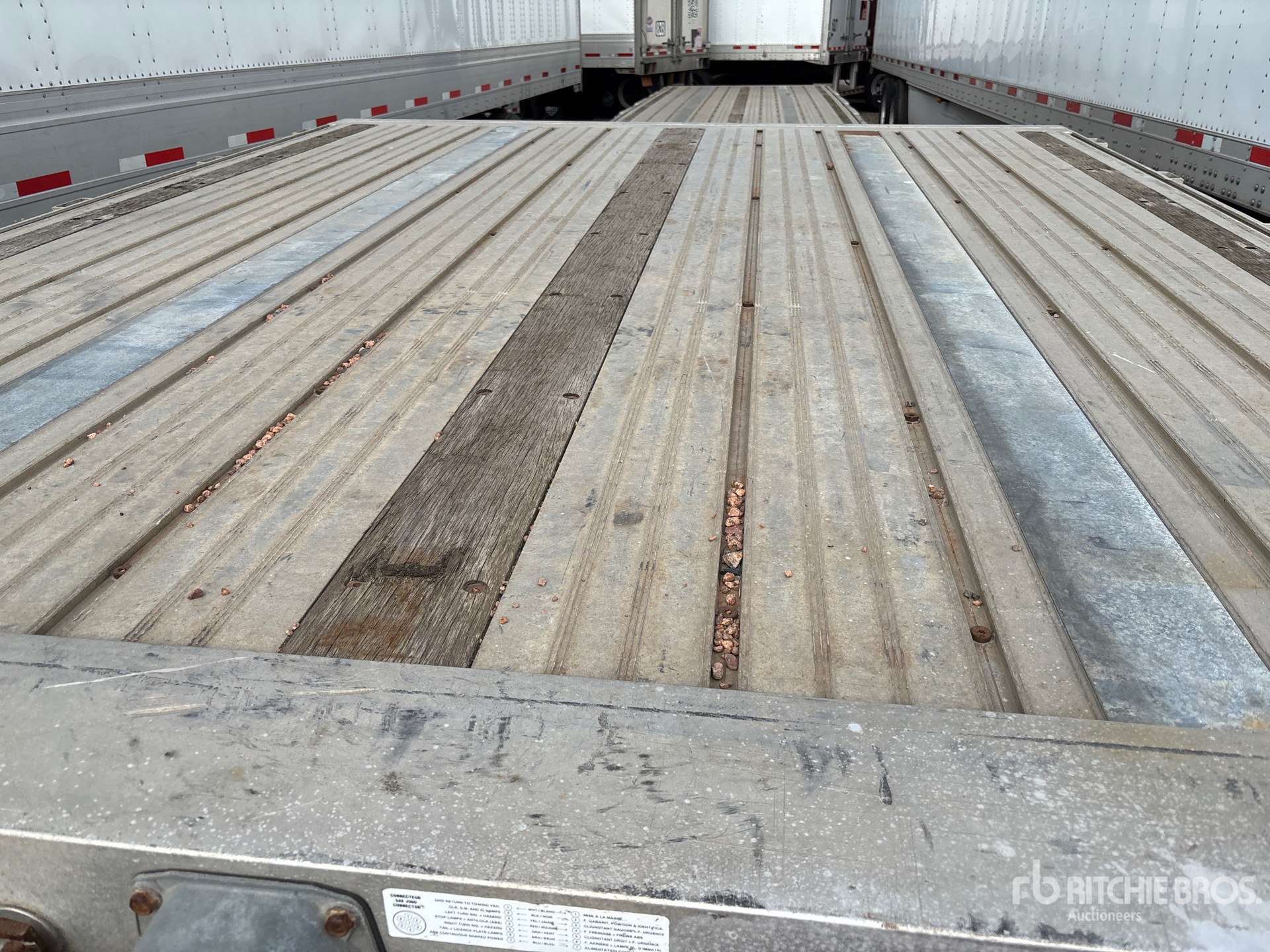 2014 Manac 53 ft T/A Spread Axle