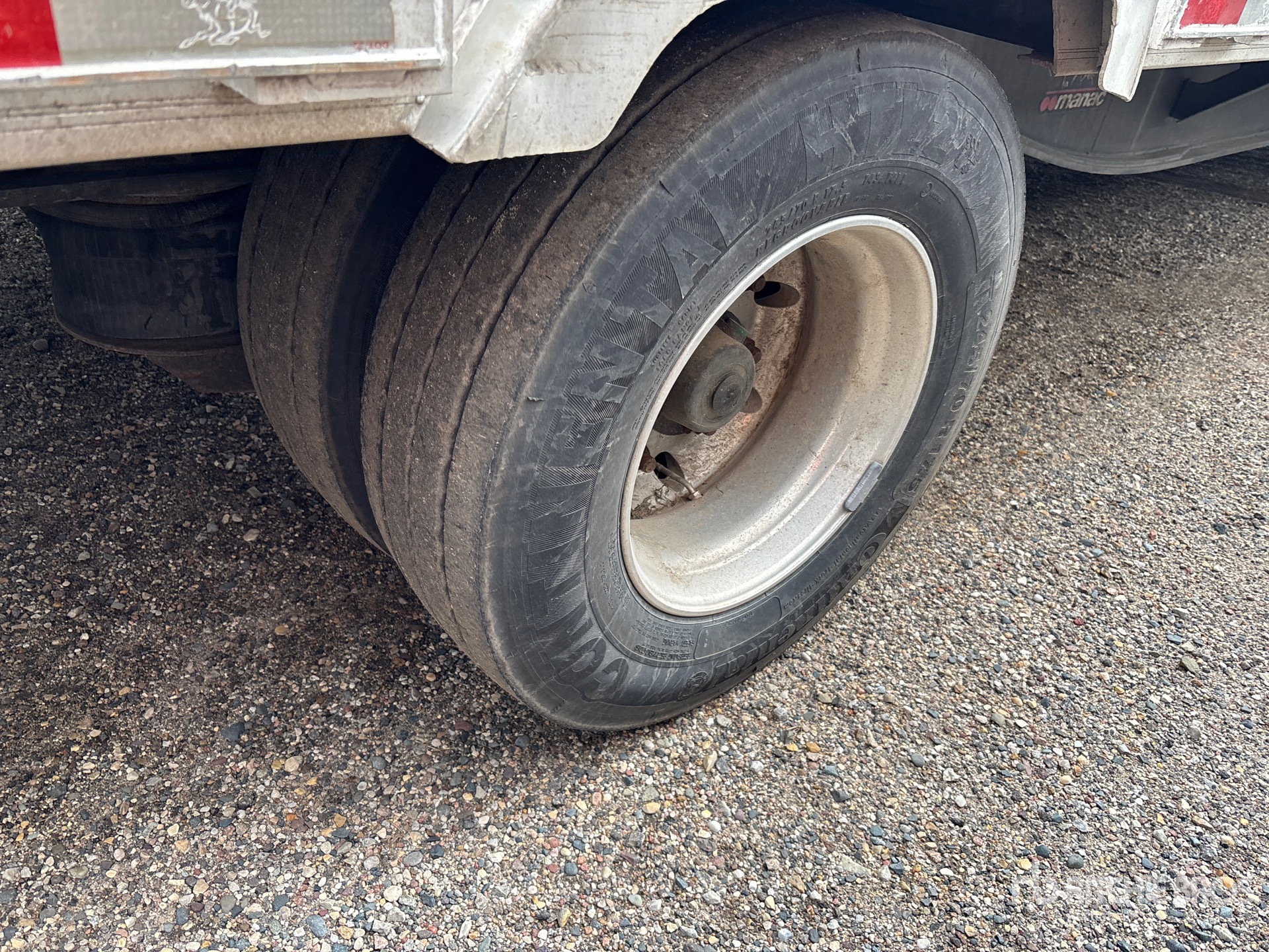 2014 Manac 53 ft T/A Spread Axle