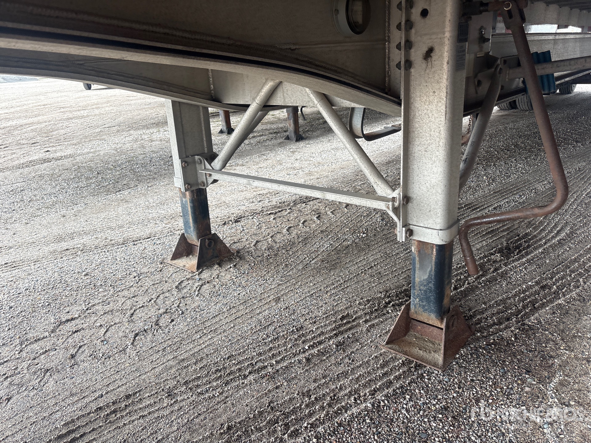 2021 Mac 48 ft T/A Spread Axle