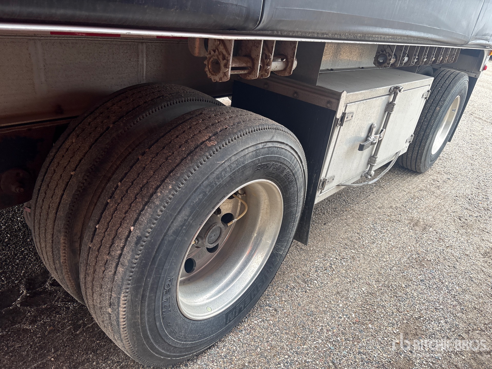 2021 Mac 48 ft T/A Spread Axle