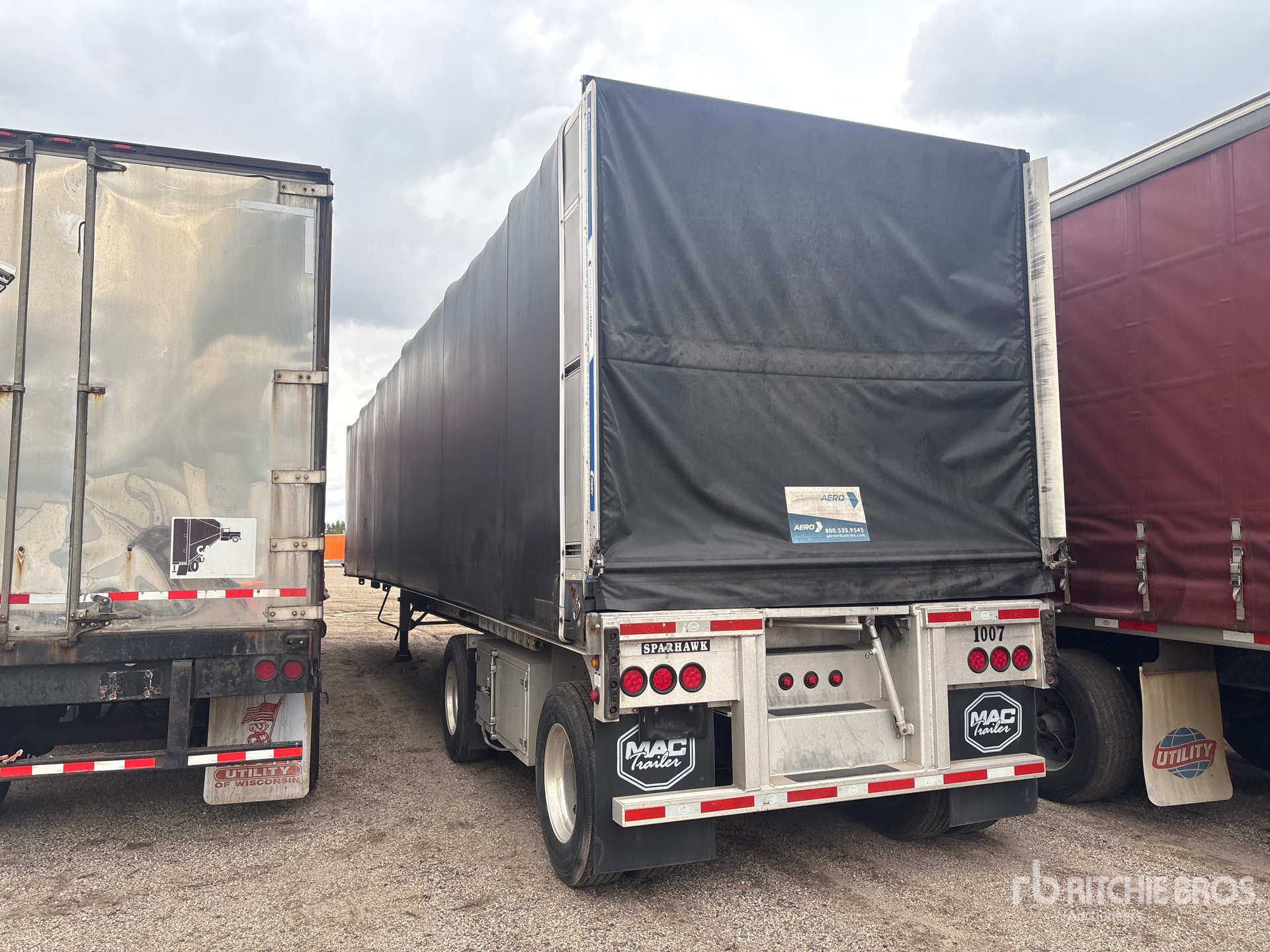 2021 Mac 48 ft T/A Spread Axle