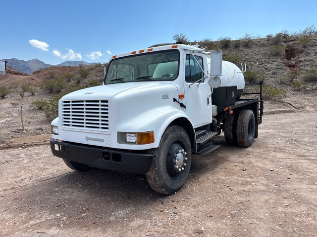 2001 International 4700 4x2 Vacuum Tanker Truck