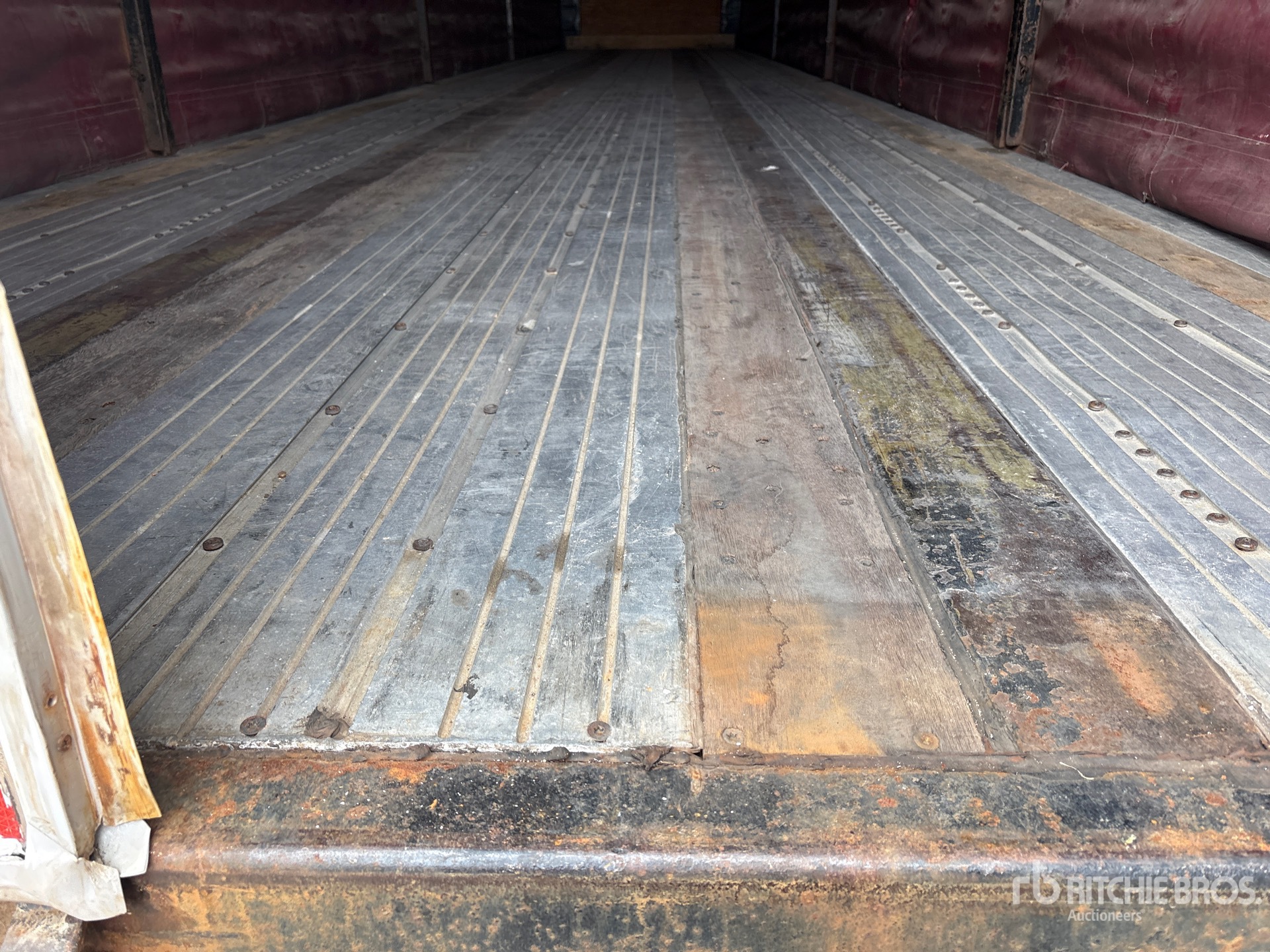 2008 Utility 50 ft T/A Spread Axle
