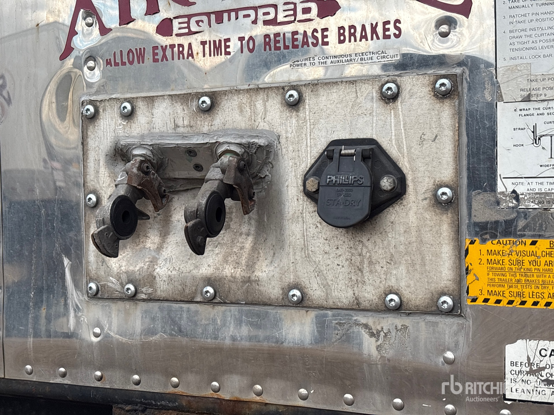 2008 Utility 50 ft T/A Spread Axle