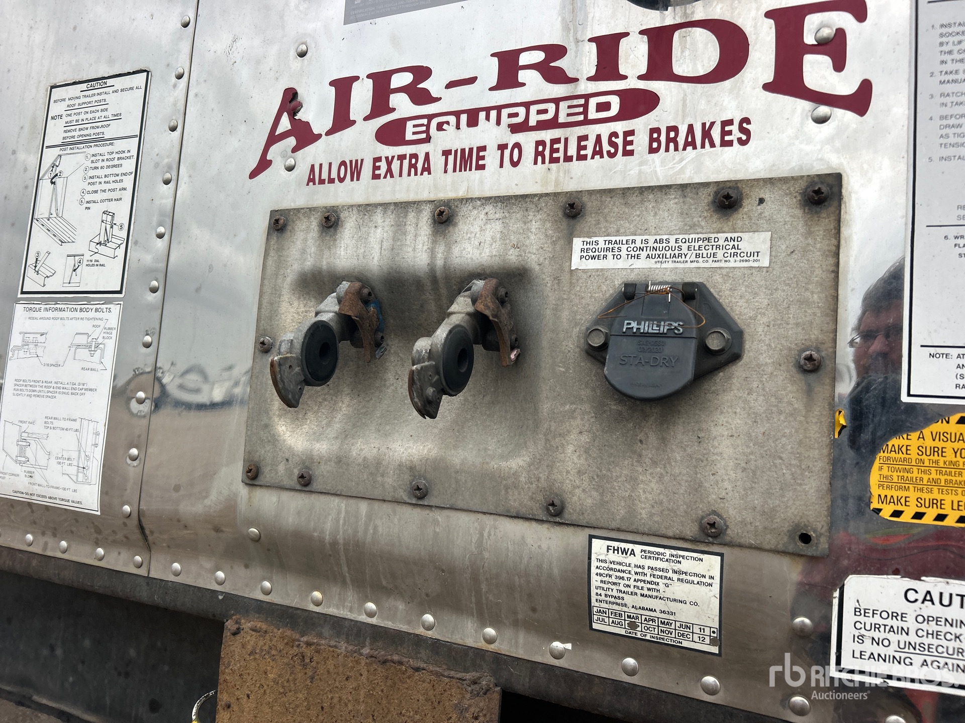 2013 Utility 50 ft T/A Spread Axle