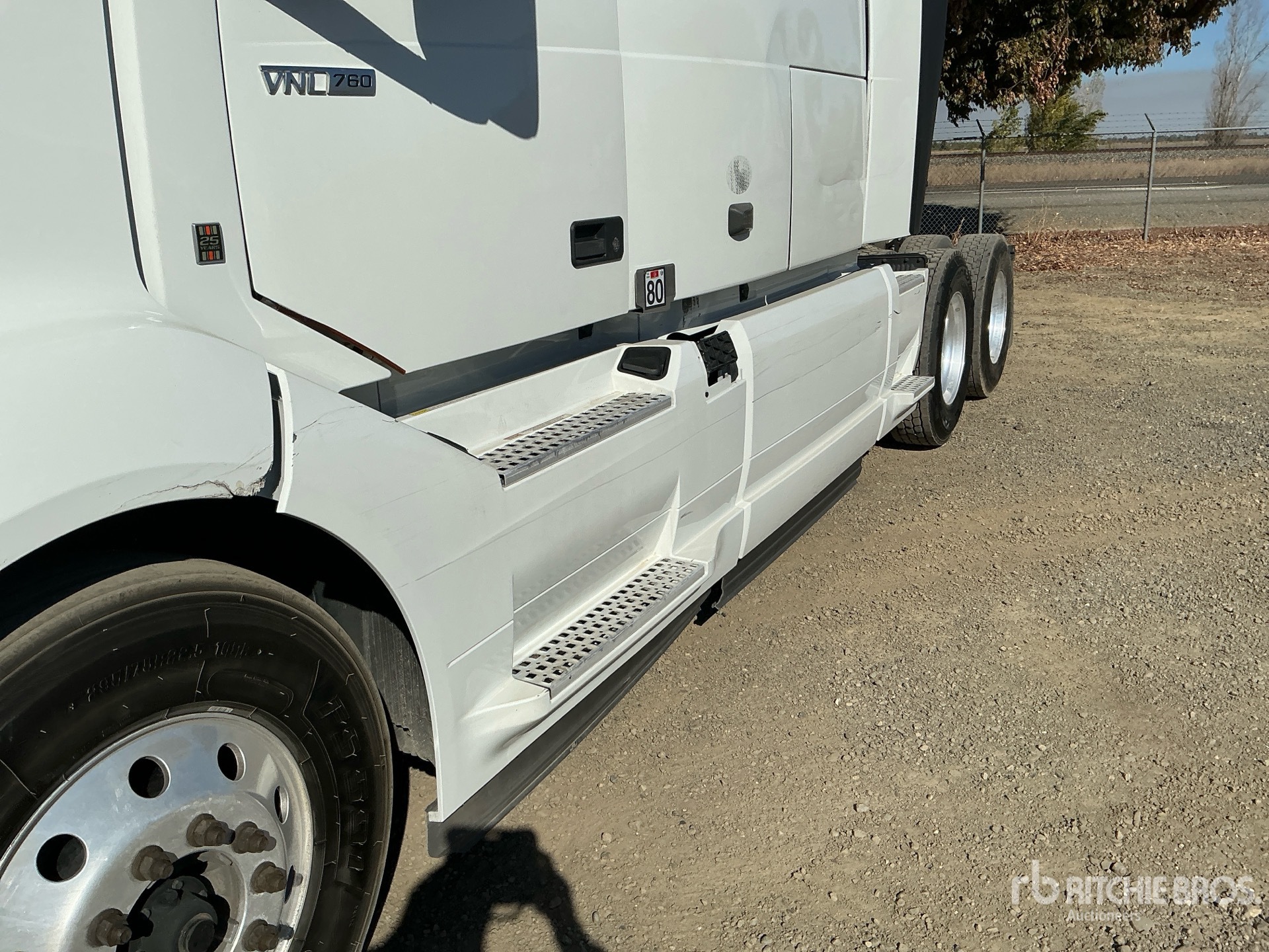 2022 Volvo VNL760