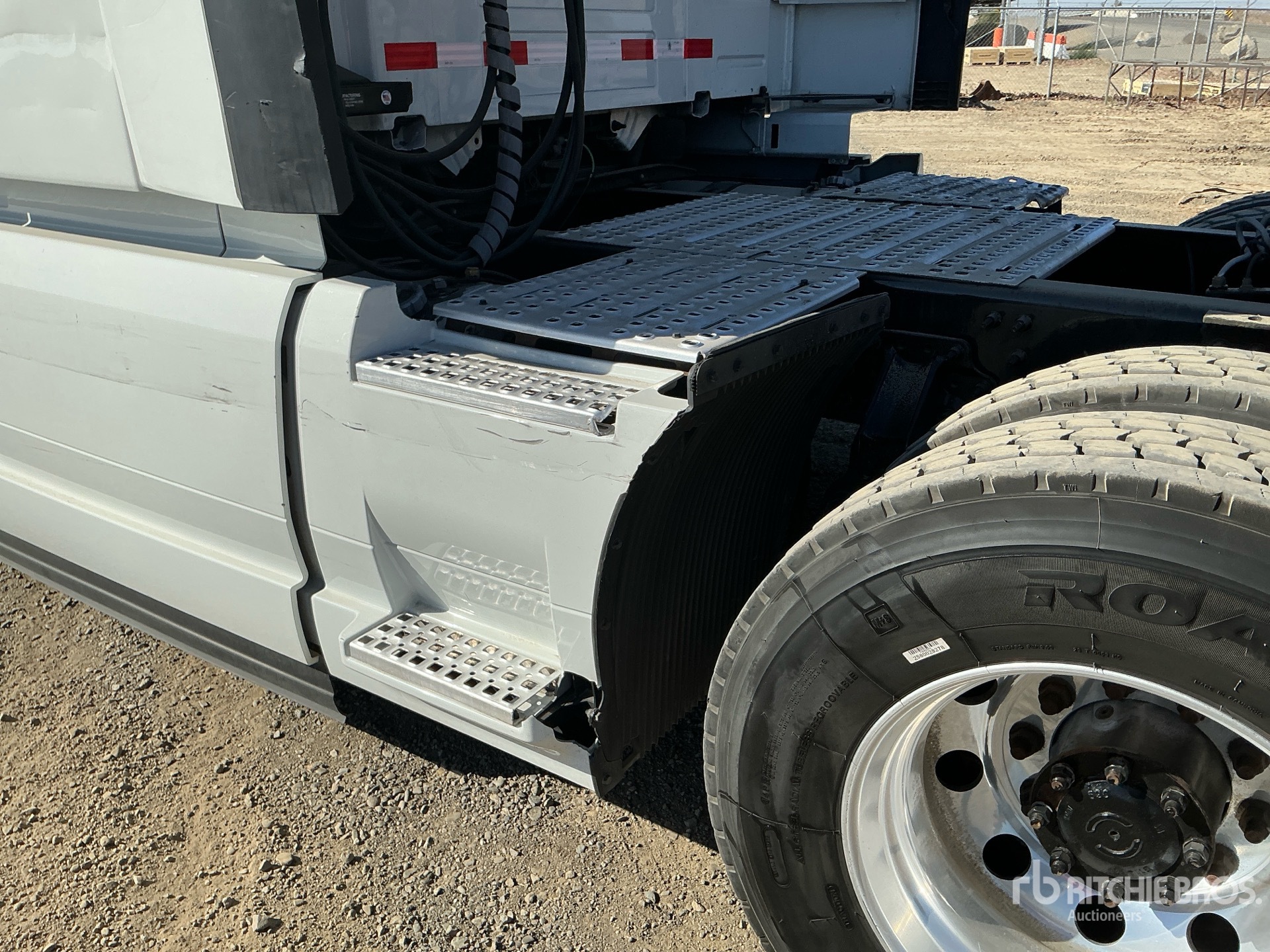 2022 Volvo VNL760