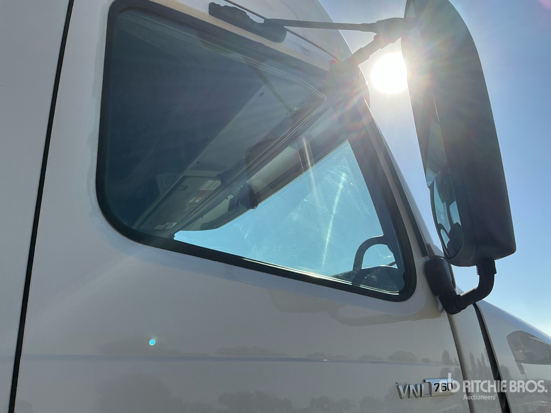 2022 Volvo VNL760