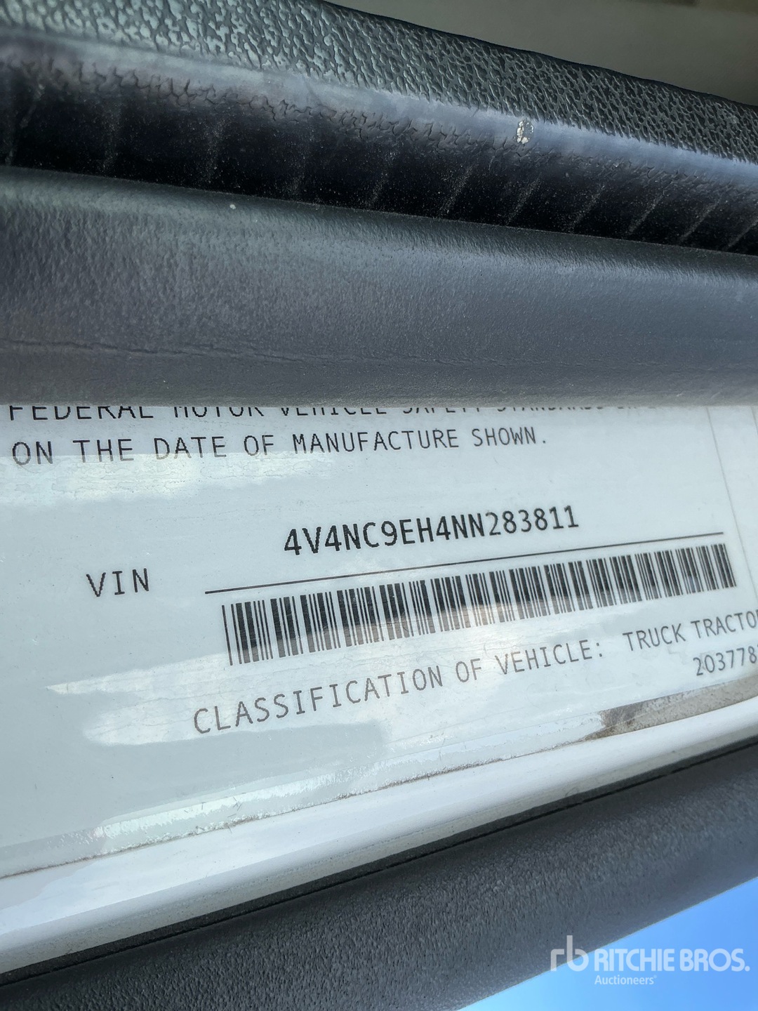 2022 Volvo VNL760
