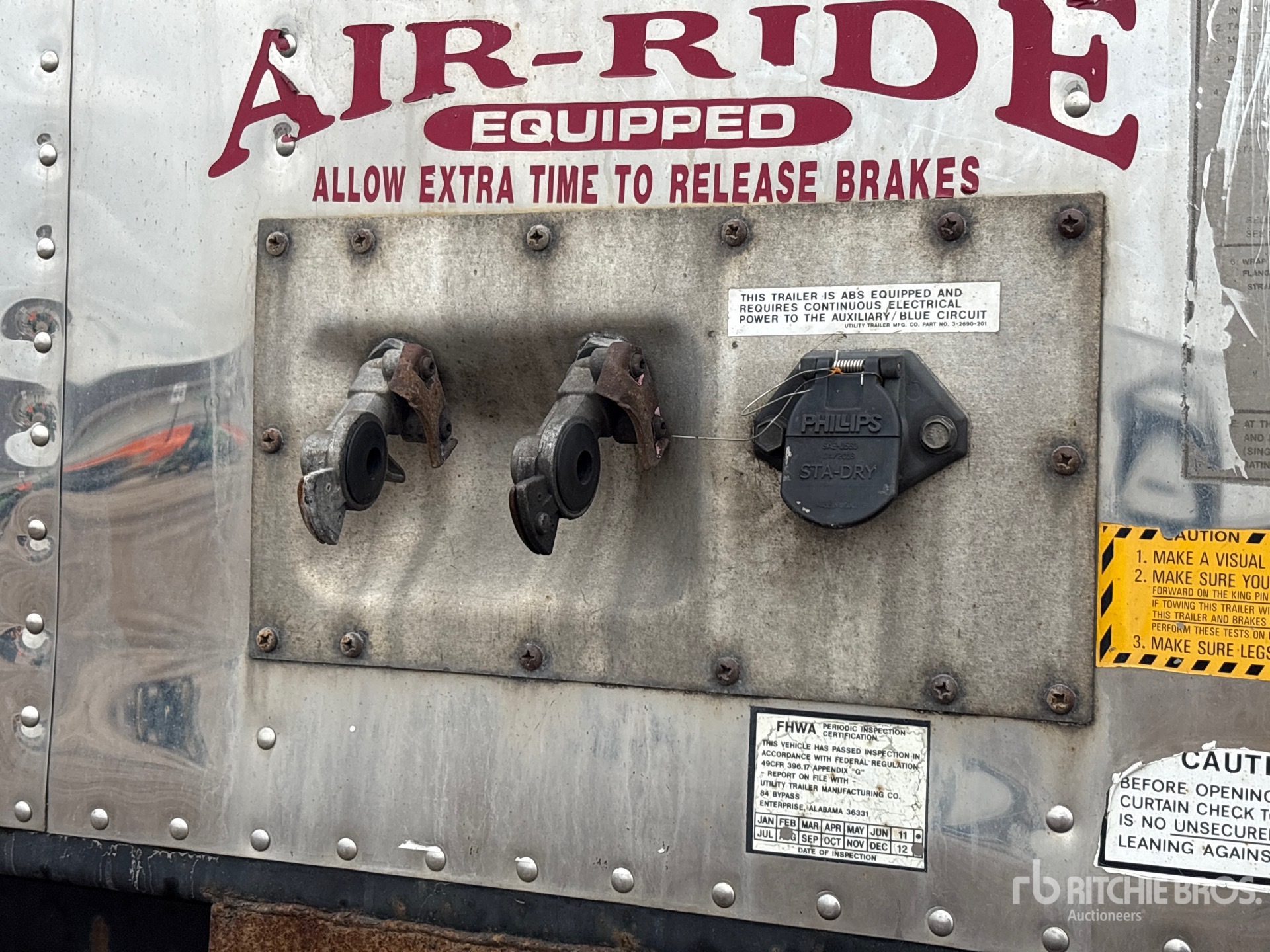 2013 Utility 50 ft T/A Spread Axle