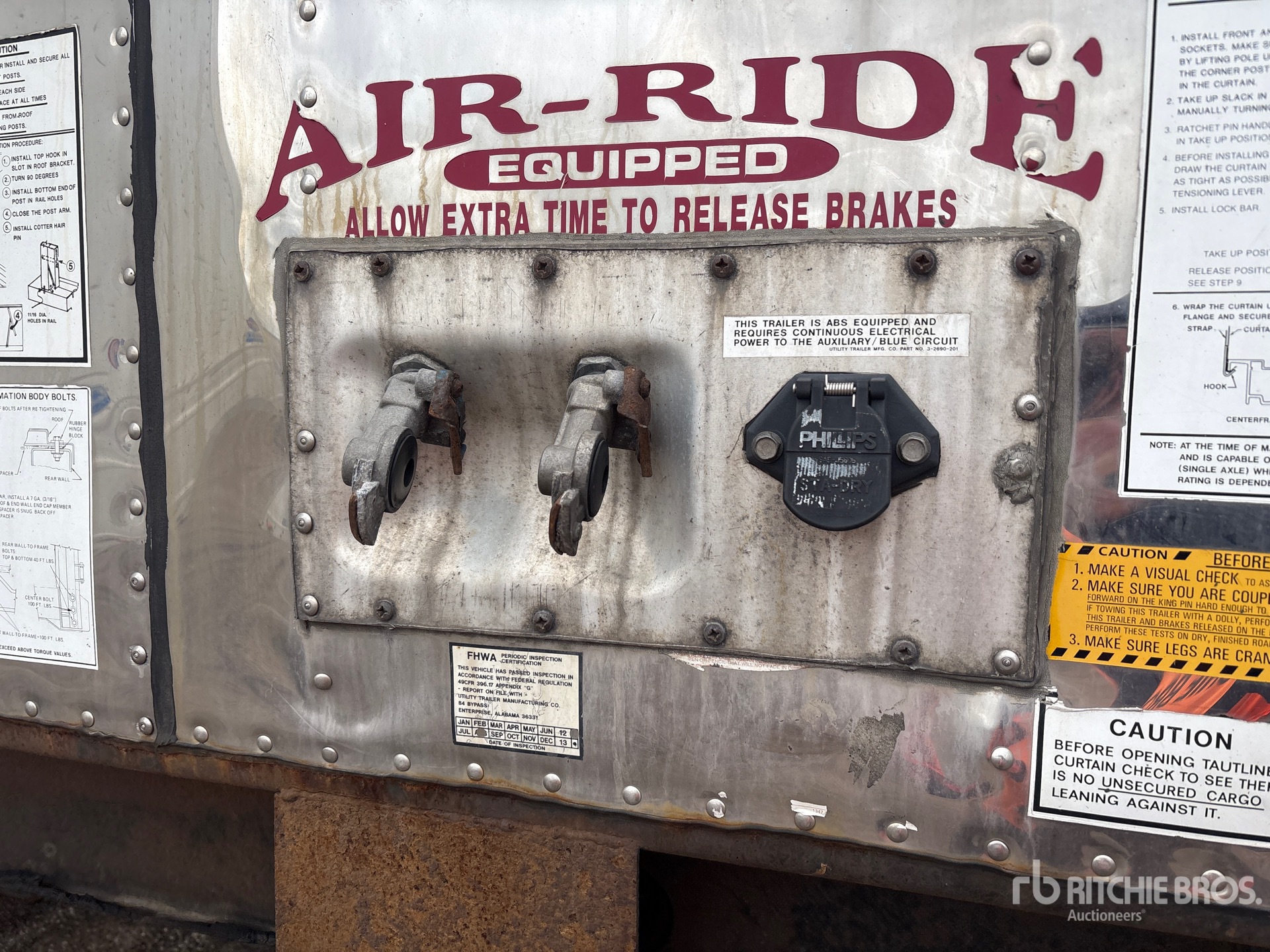 2013 Utility 50 ft T/A Spread Axle