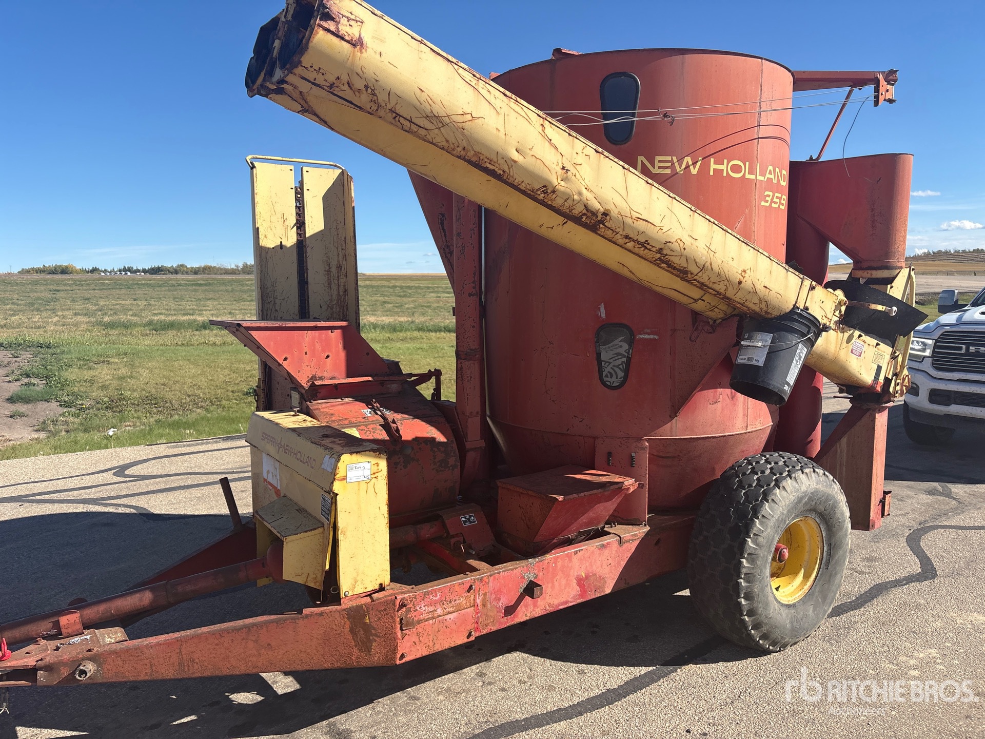 New Holland 359