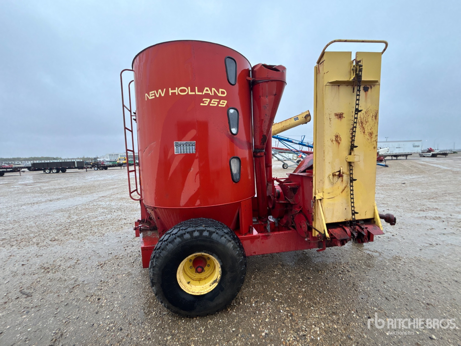 New Holland 359