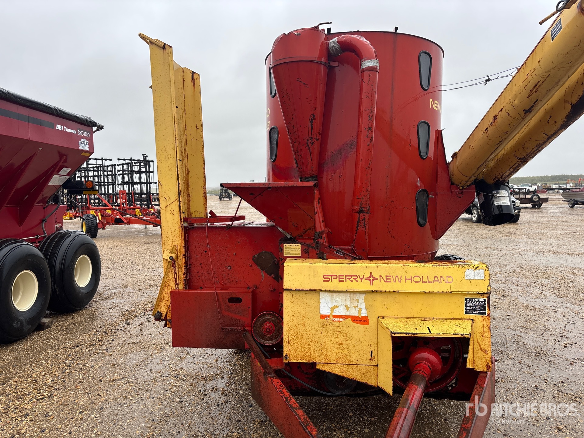 New Holland 359