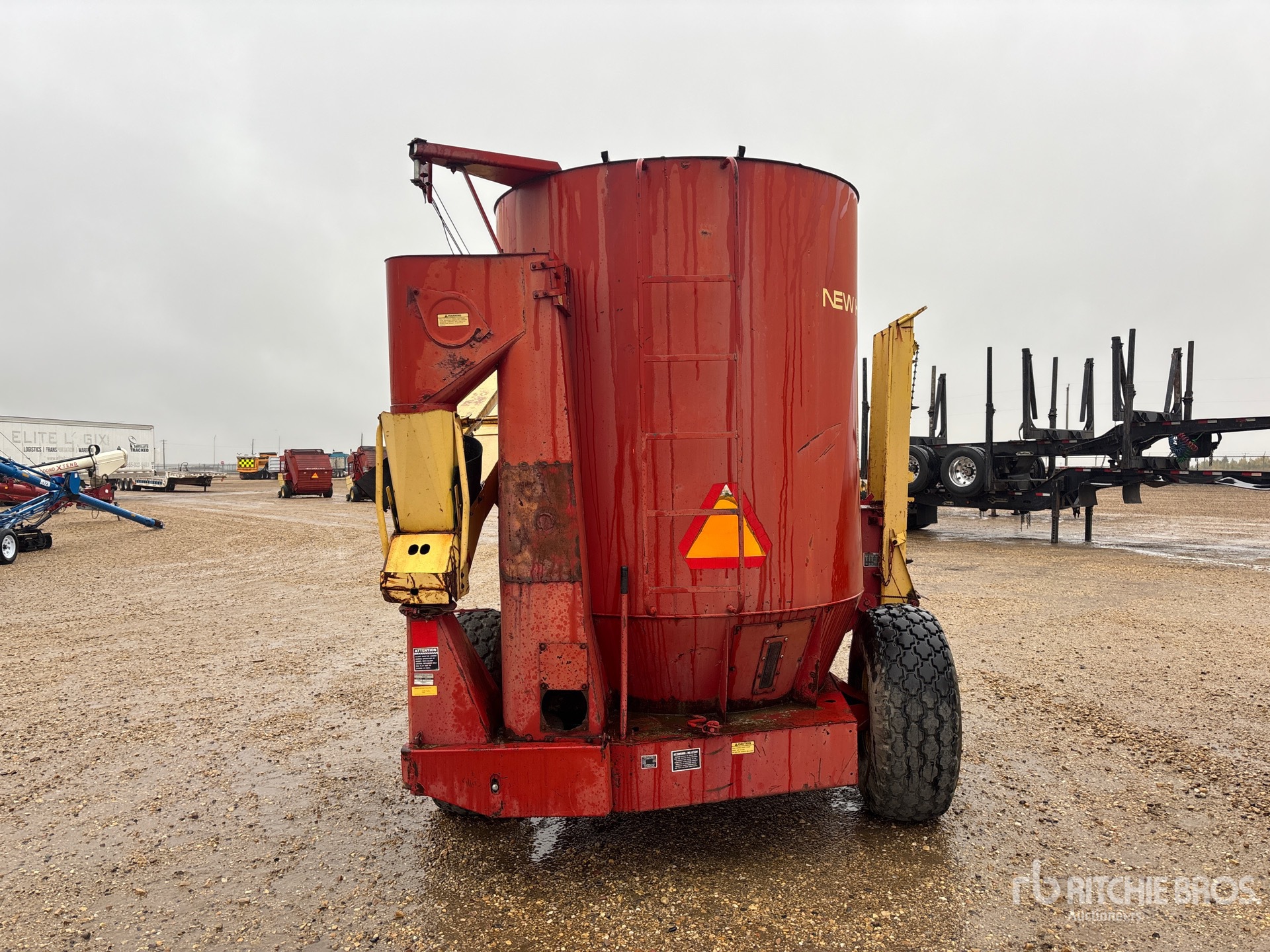 New Holland 359